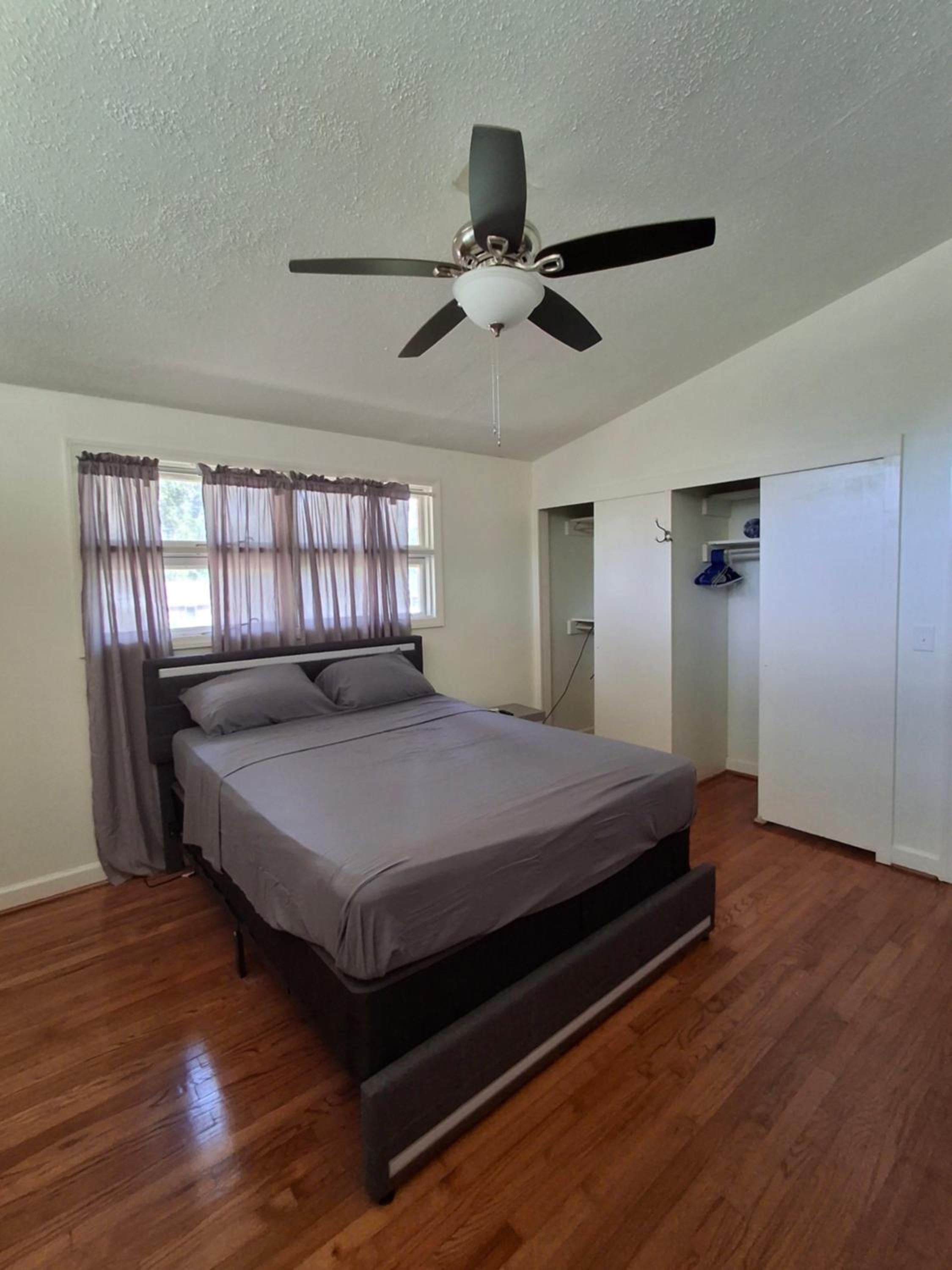 Three-Bedroom House photo 2