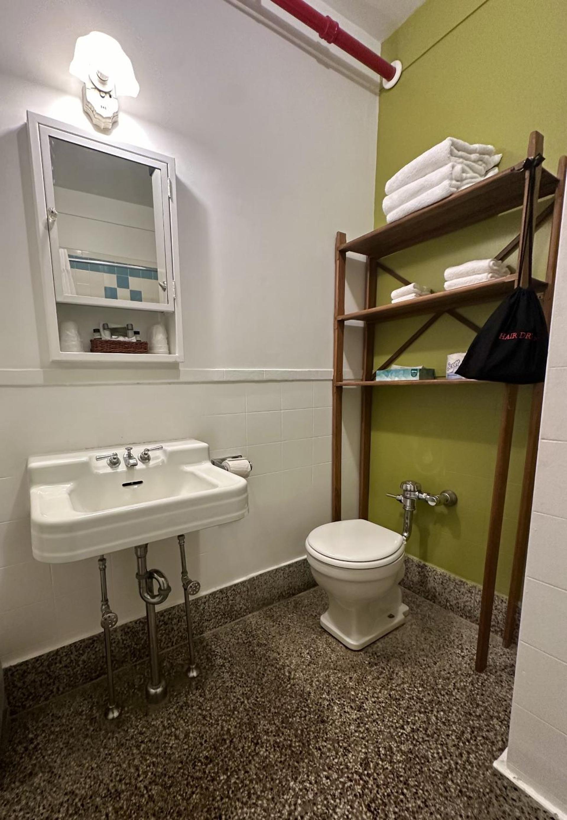 Queen Room - Photo 2
