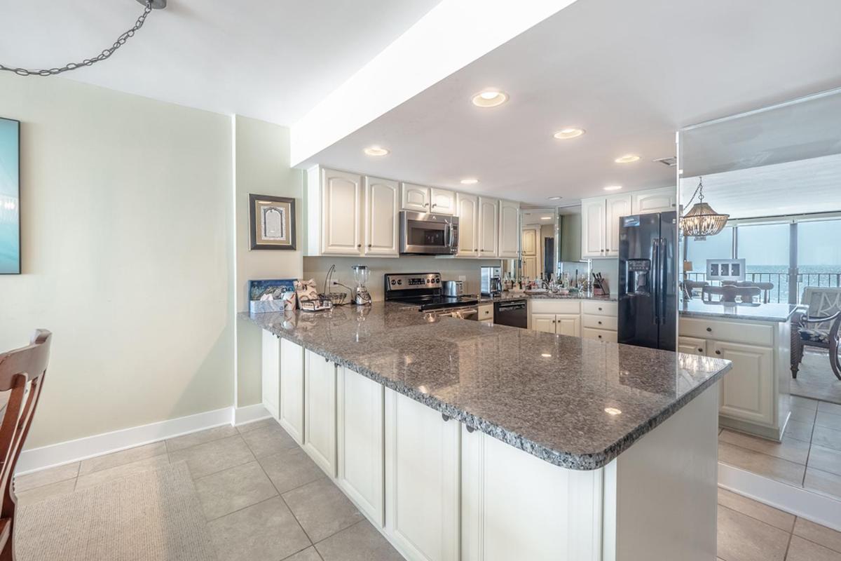 Two-Bedroom Apartment - Oceanfront photo 3