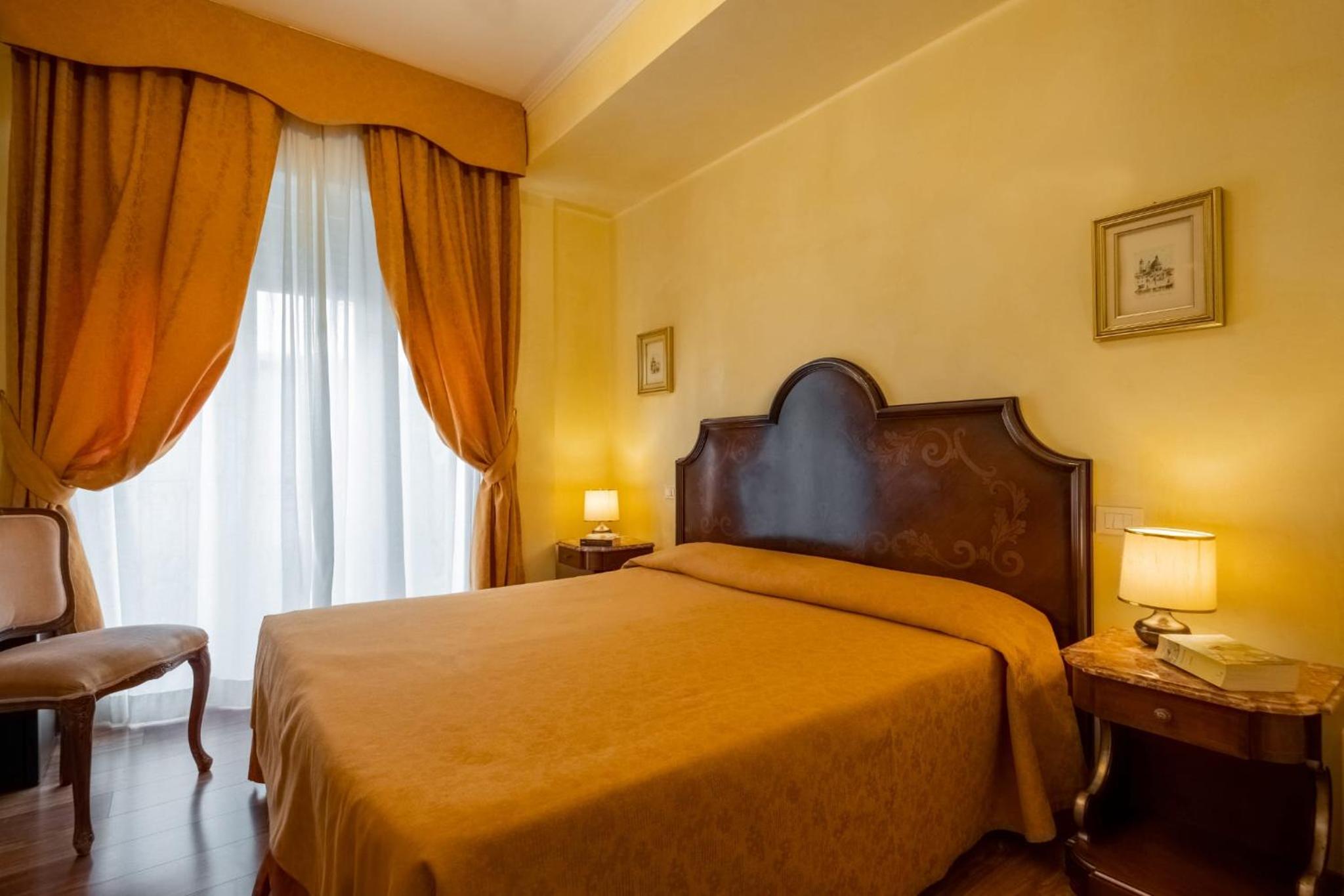 Standard Double Room - Photo 9