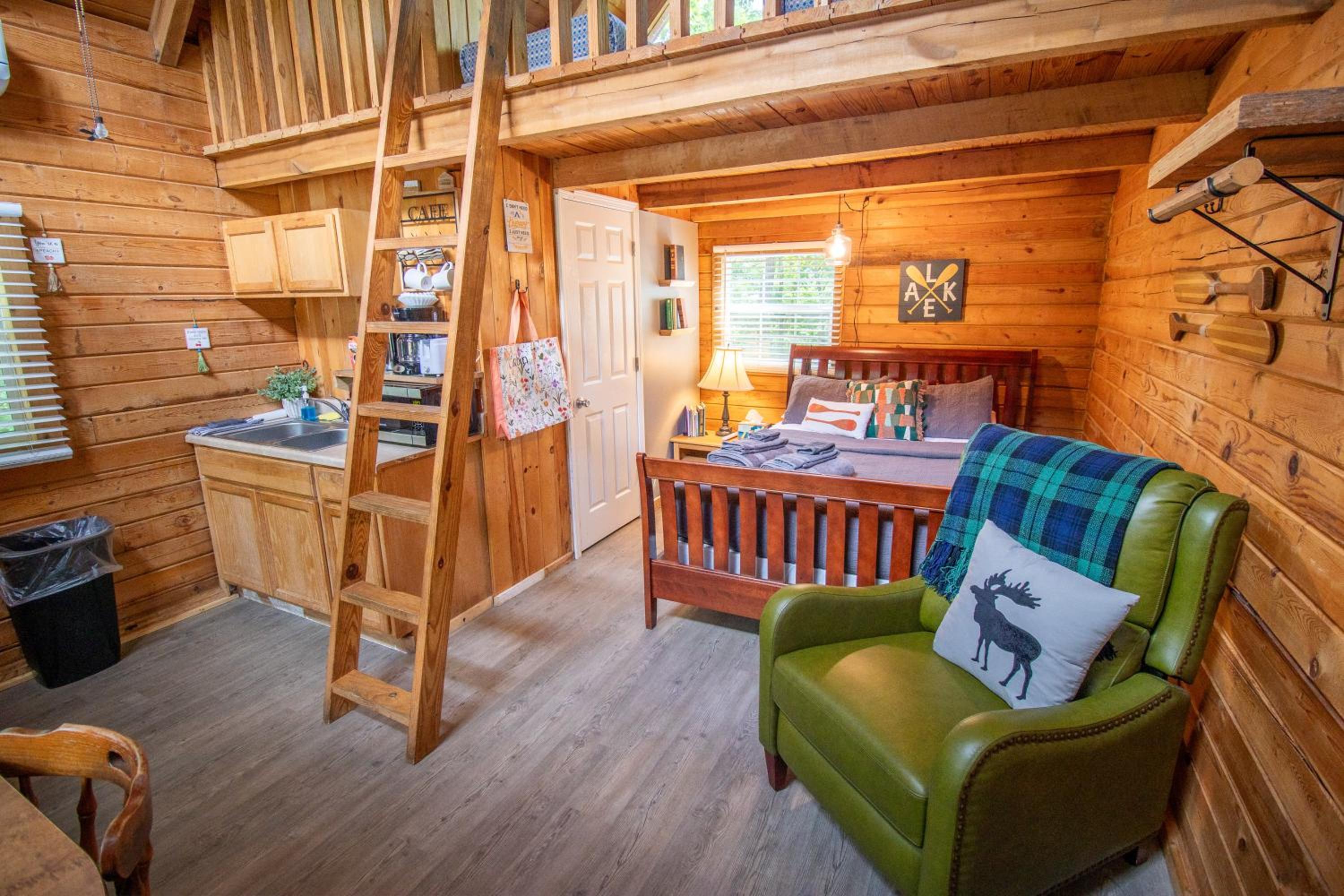 Seventh Heaven Cabin 7 with Loft