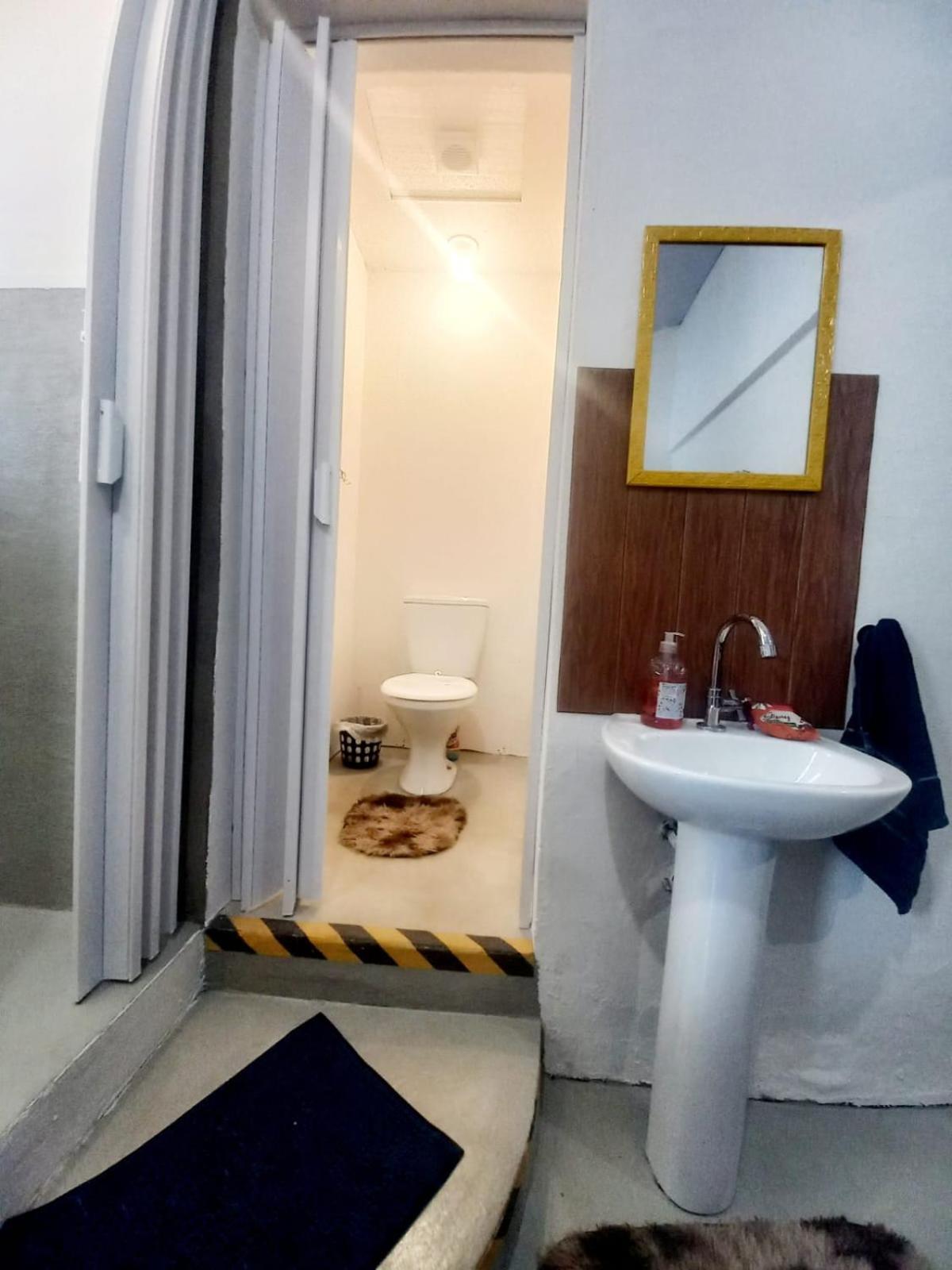 Family Room with Private Bathroom photo 3