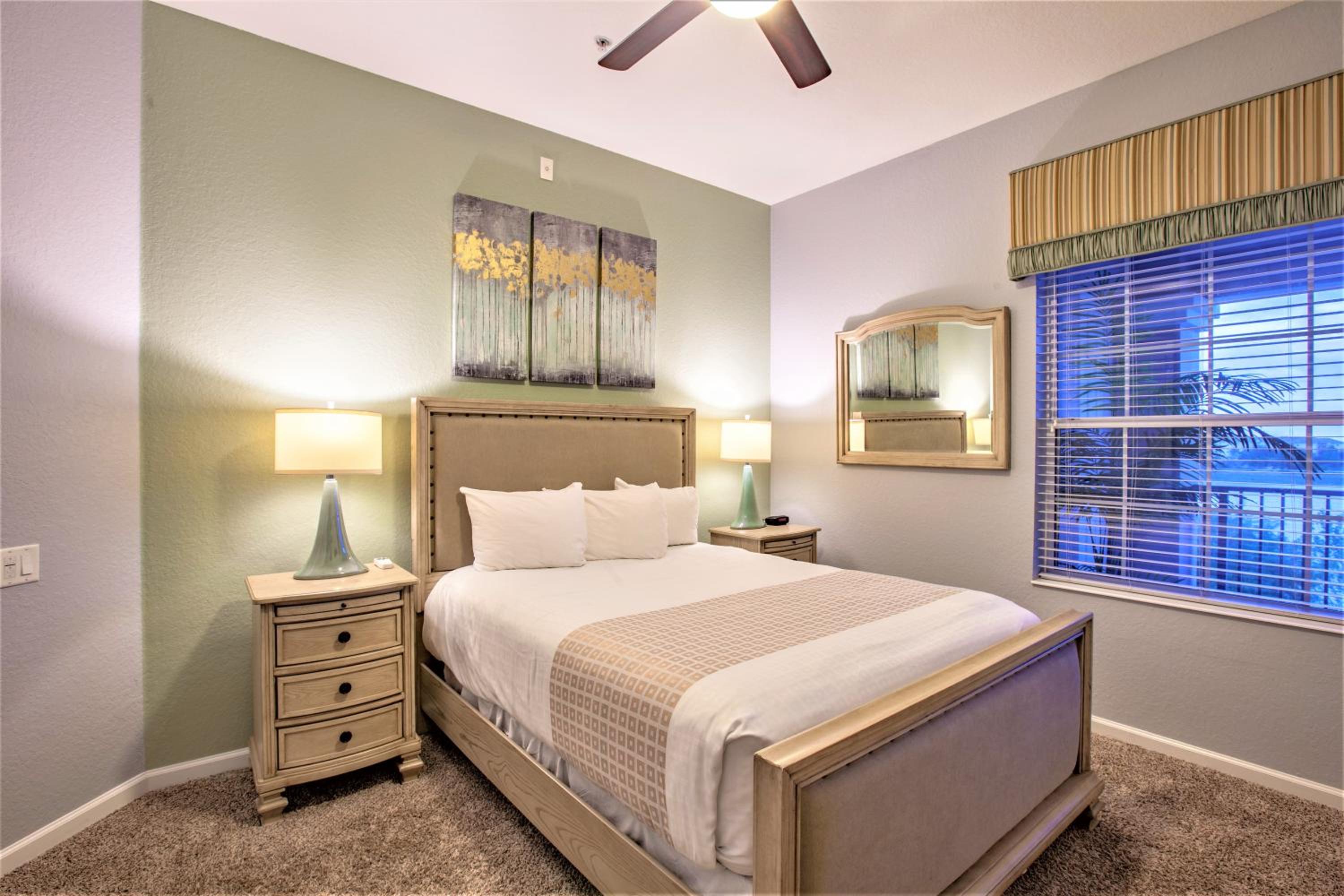 Premium Three-Bedrooms Apartment with Lake View