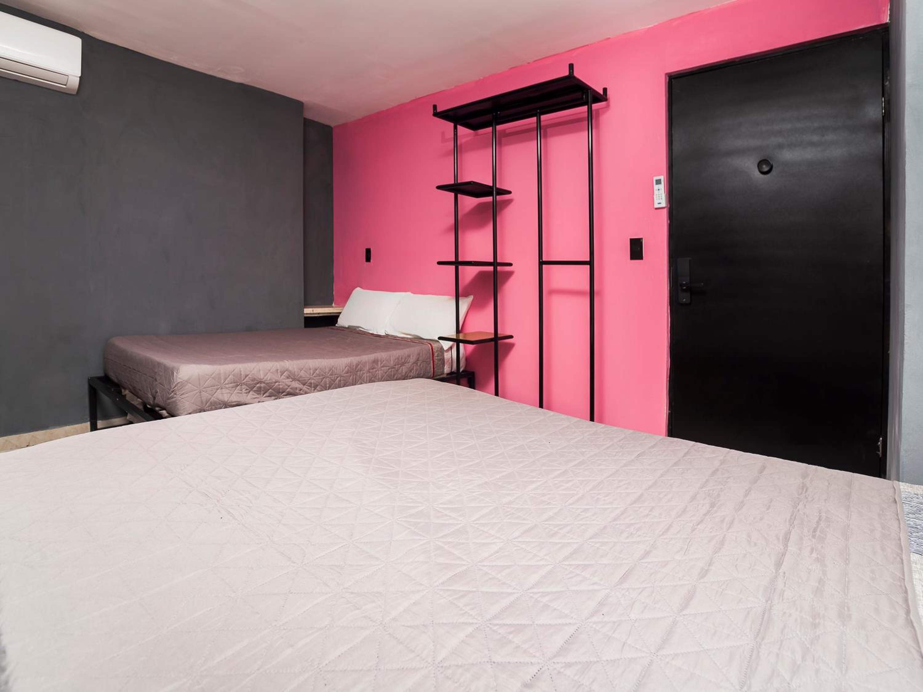 Twin Room - Photo 2