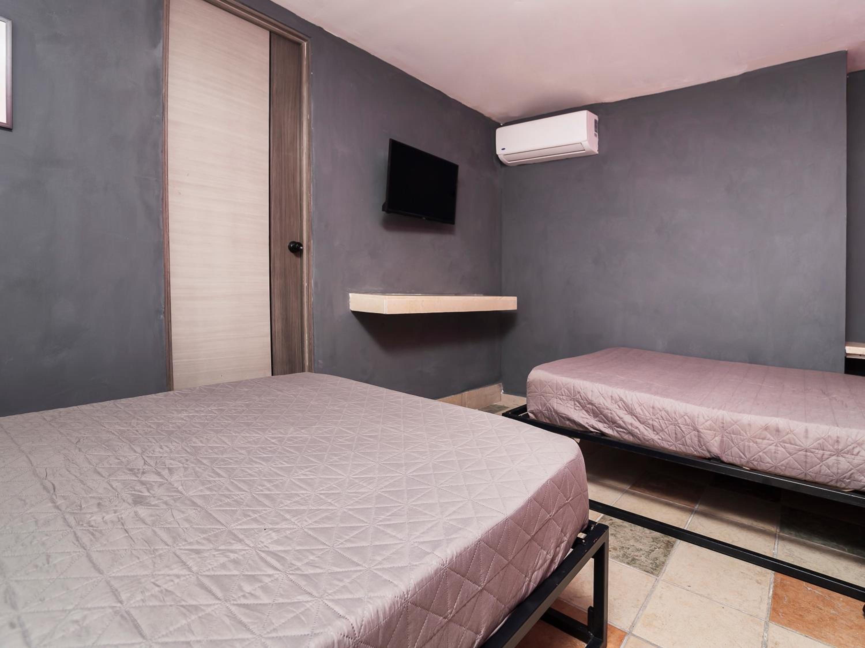 Twin Room - Photo 5