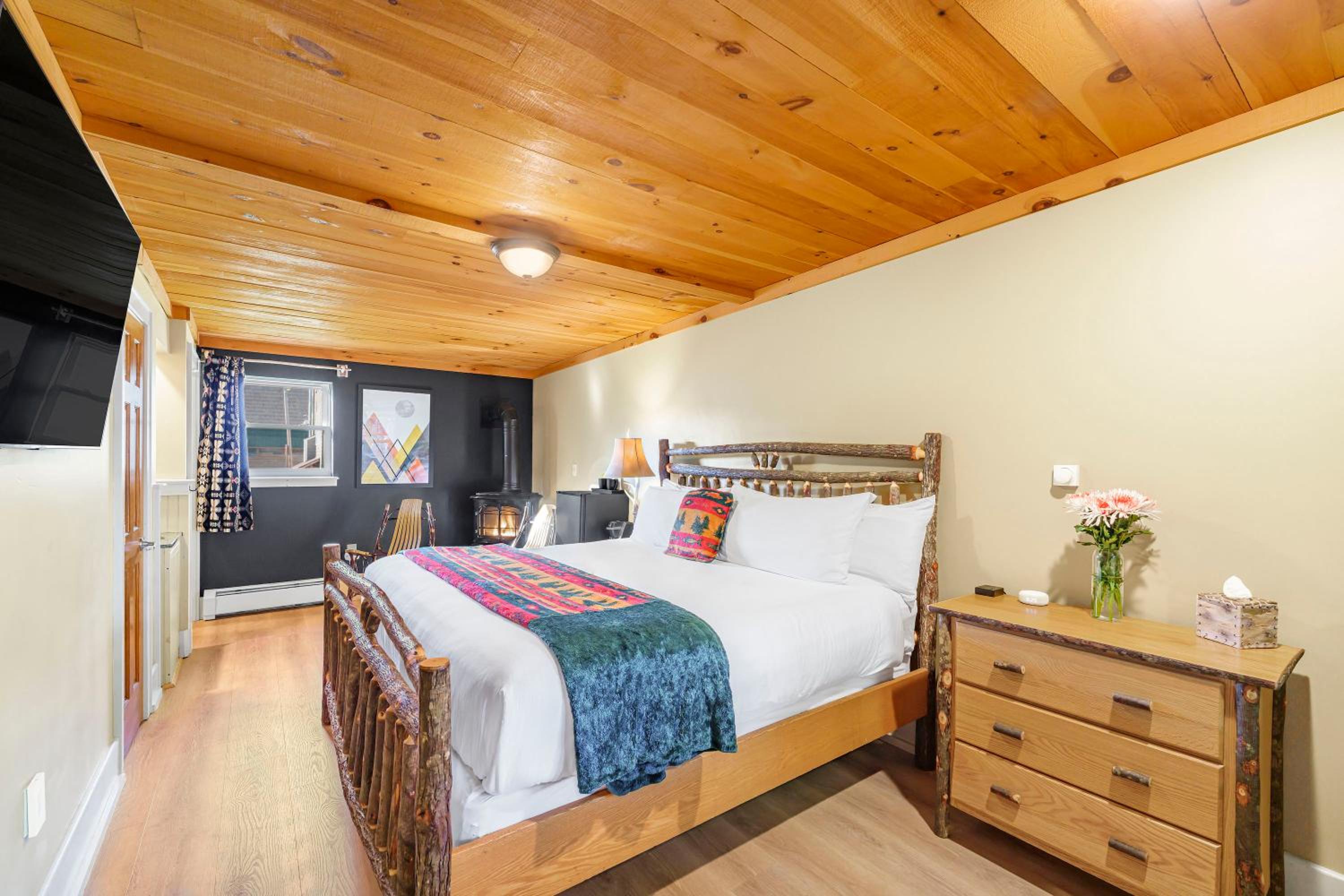 Deluxe King Room - Photo 4