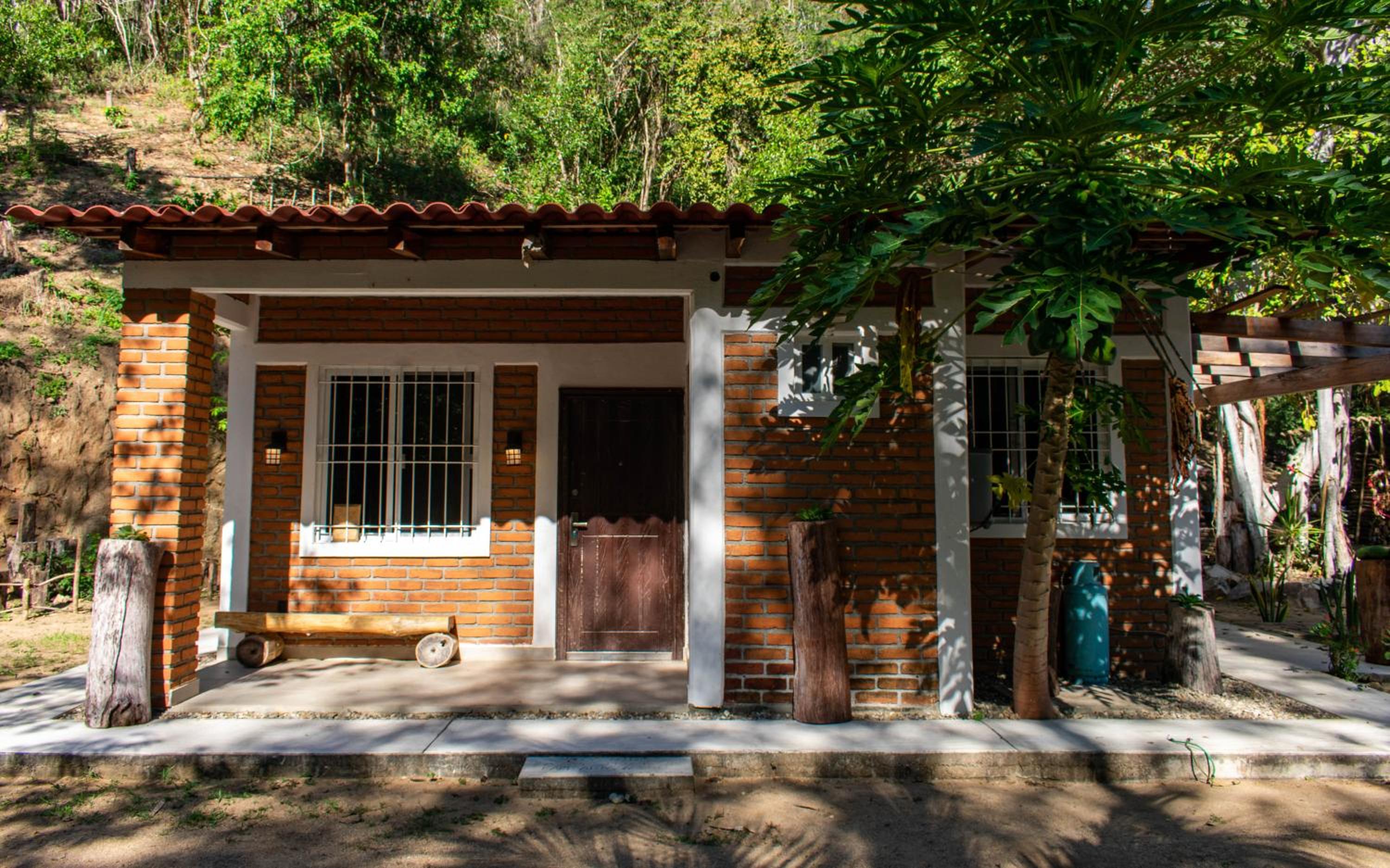 Bungalow with Garden View photo 2