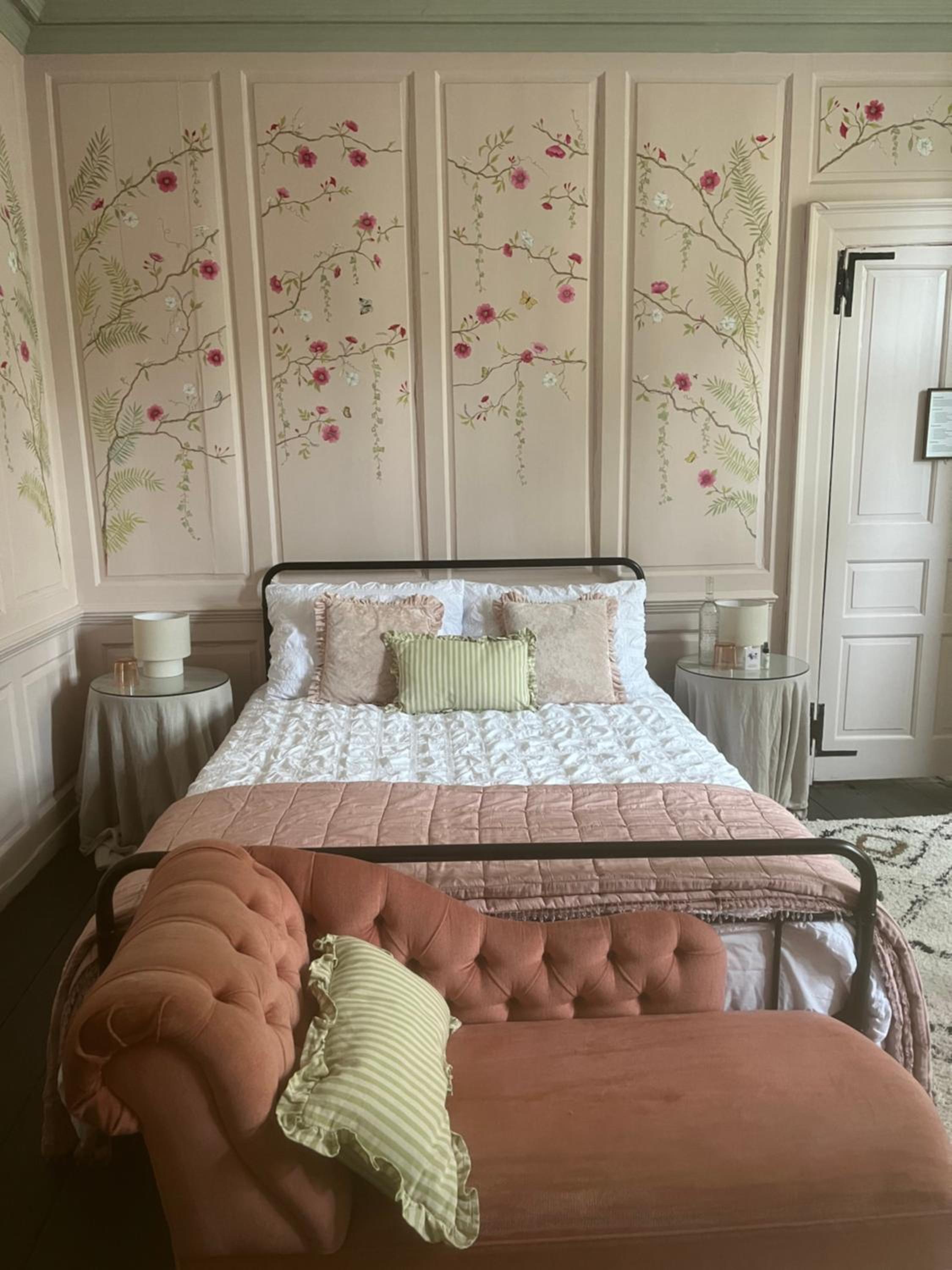 Deluxe King Room - Photo 1