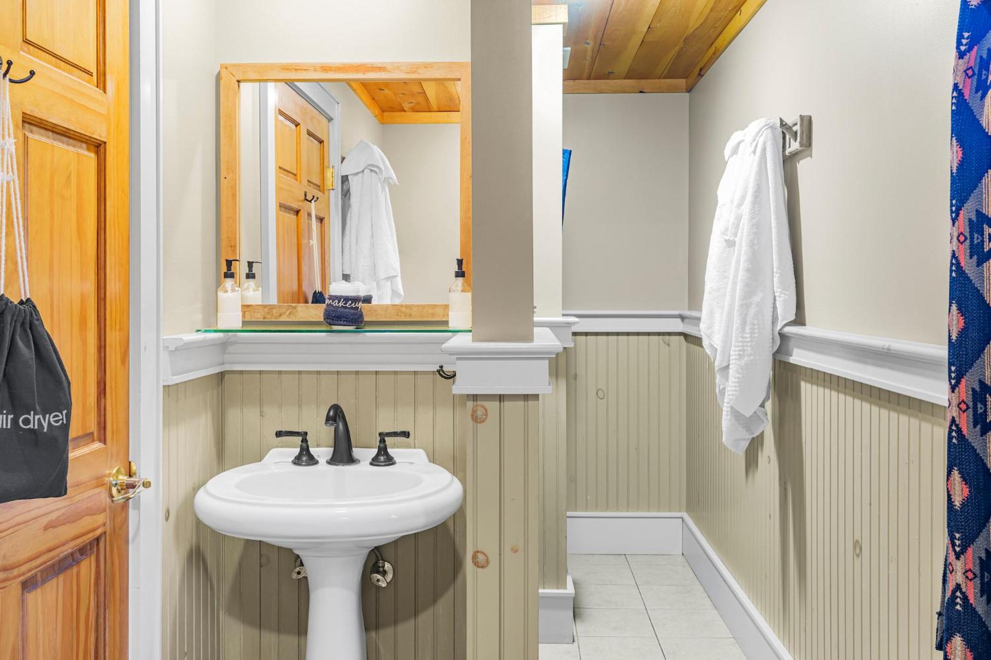 Deluxe King Suite - Photo 4
