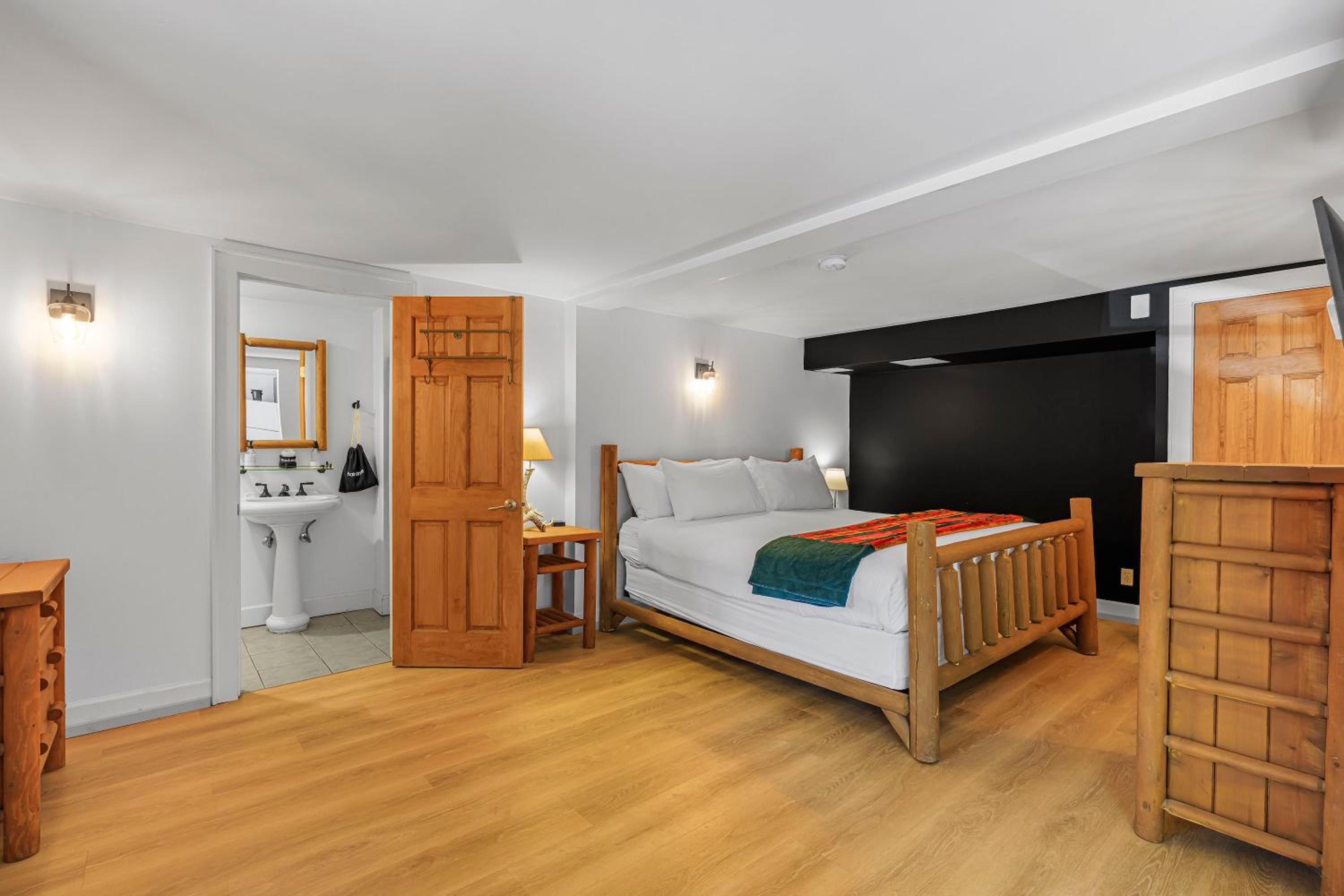 Duplex Suite - Photo 3