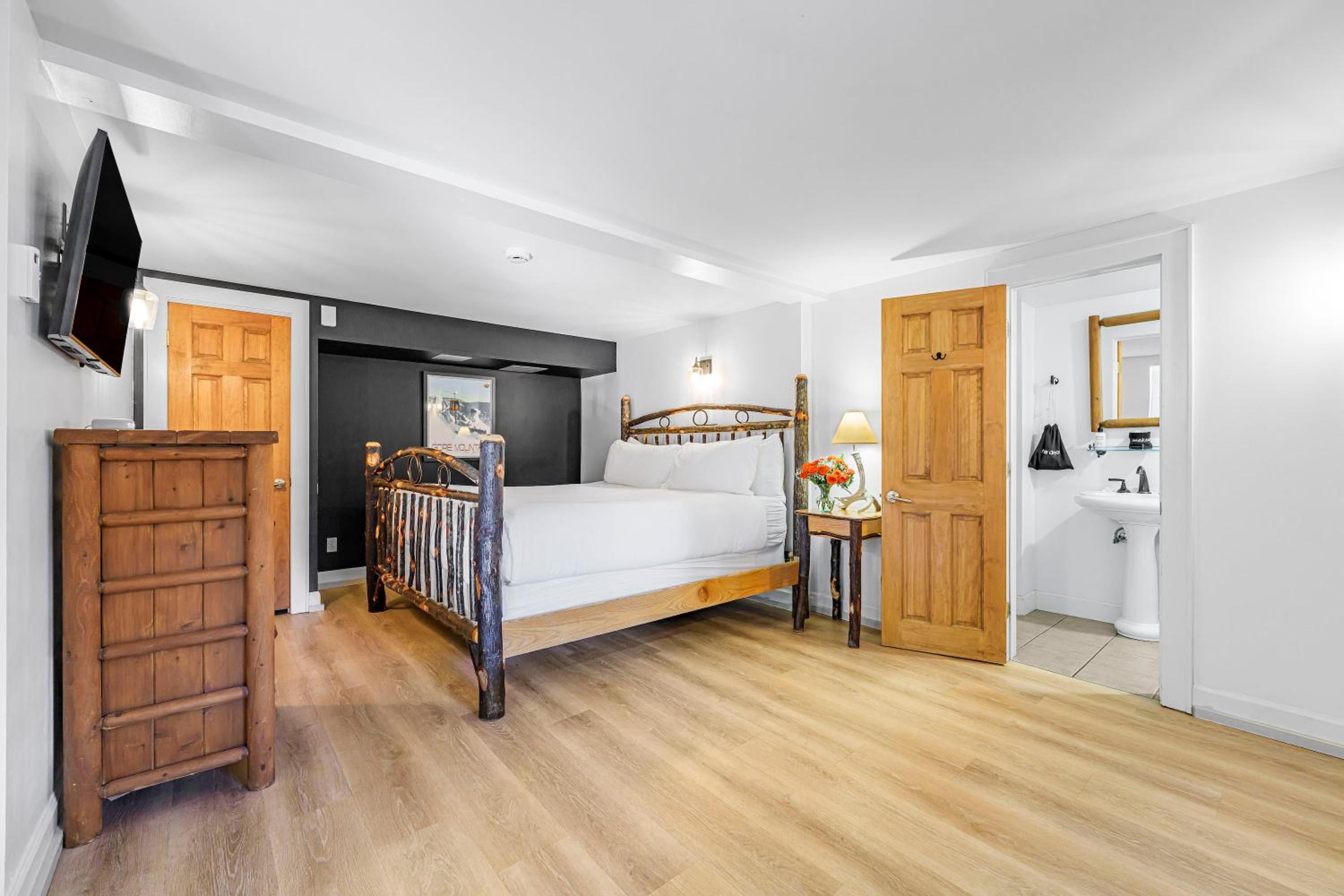 Duplex Suite - Photo 1