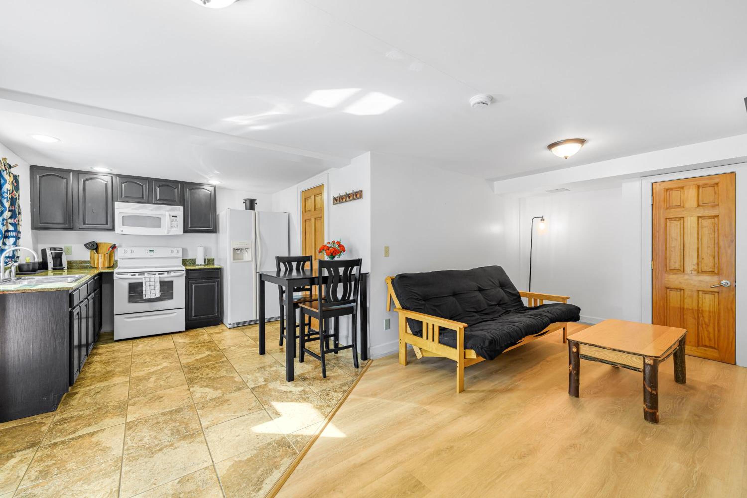 Two-Bedroom Suite - Photo 4