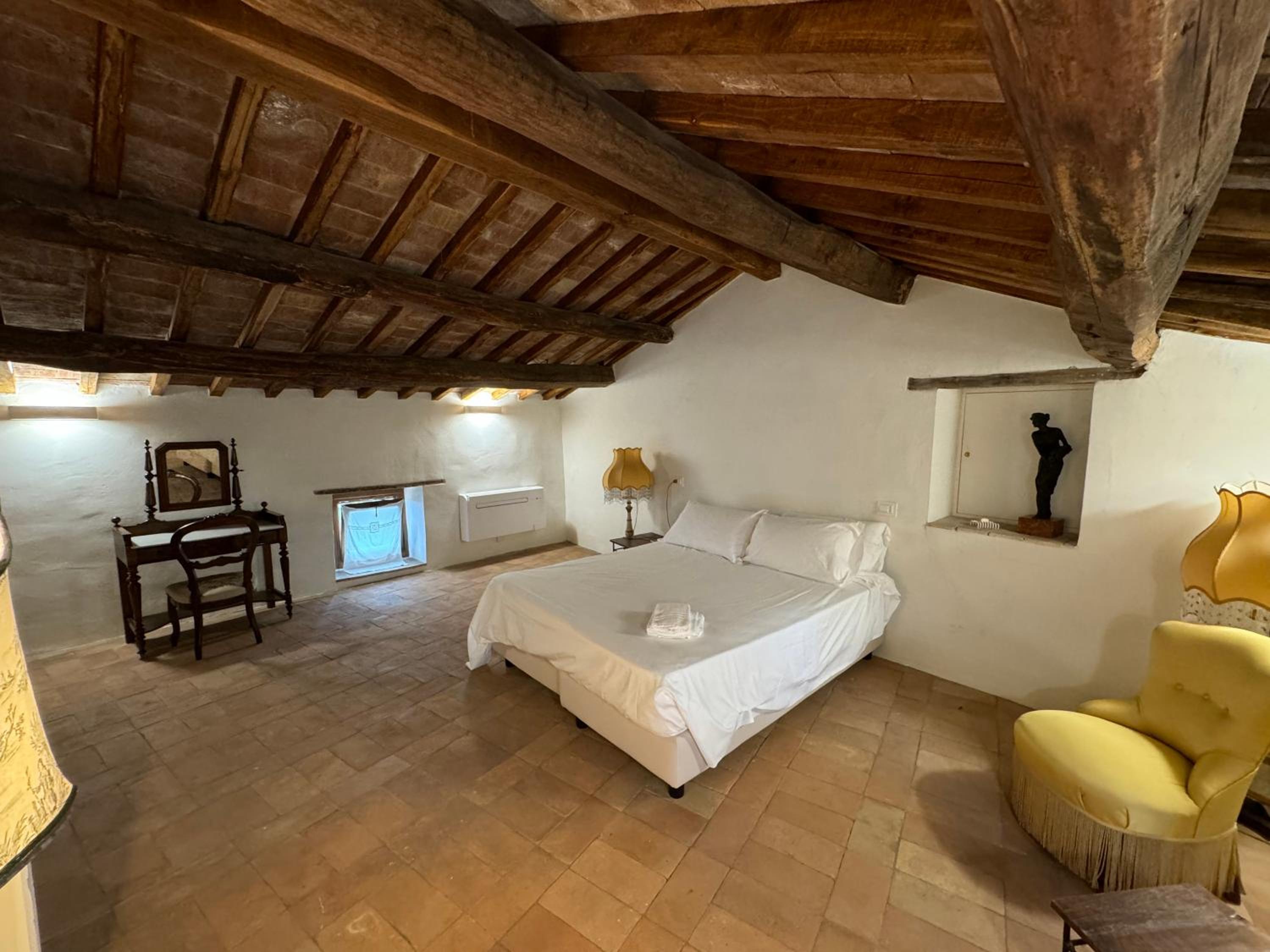 Two-Bedroom Apartment with Garden View - Photo 3