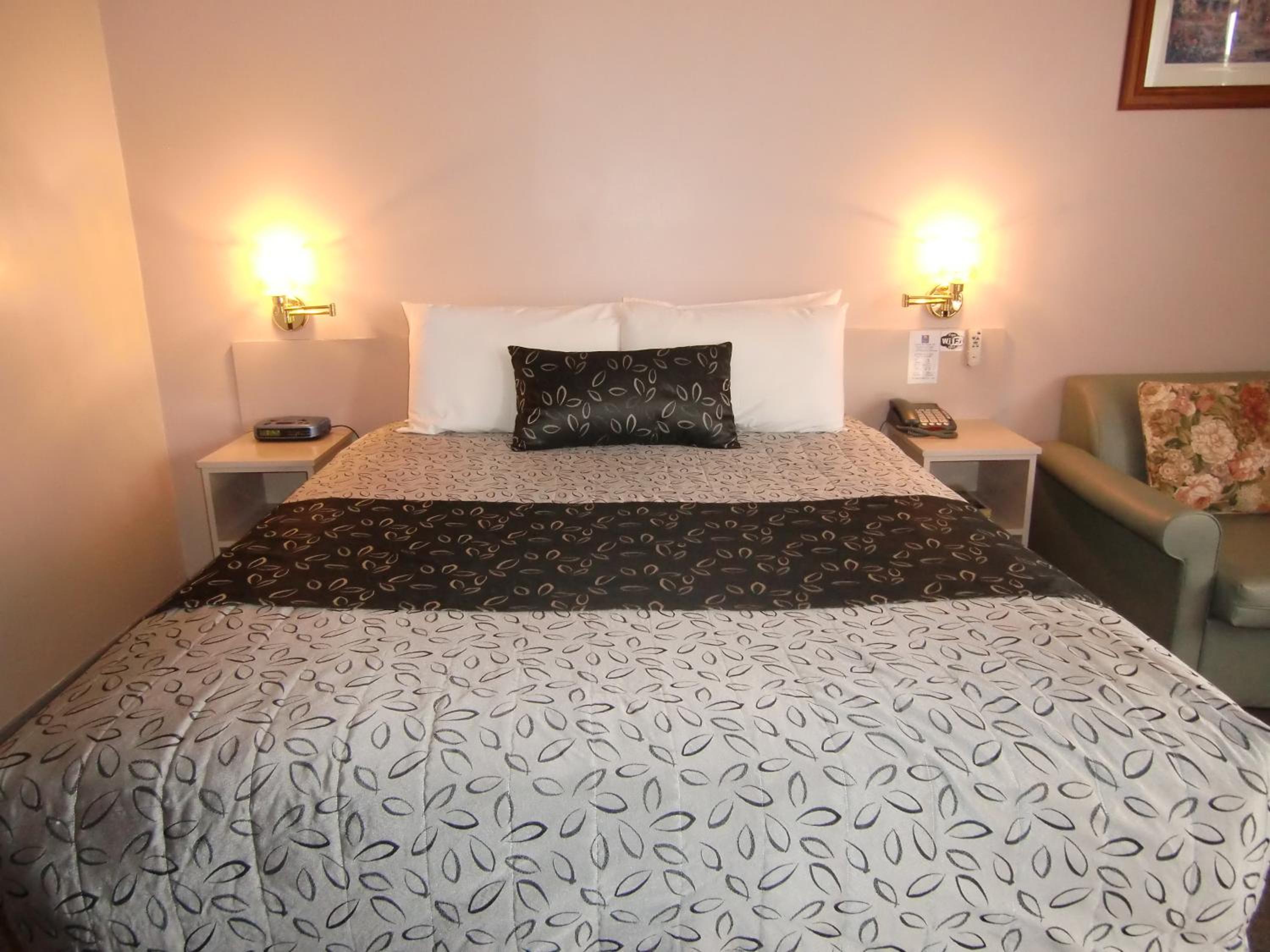 Premium Queen Room with Spa Bath - Photo 1