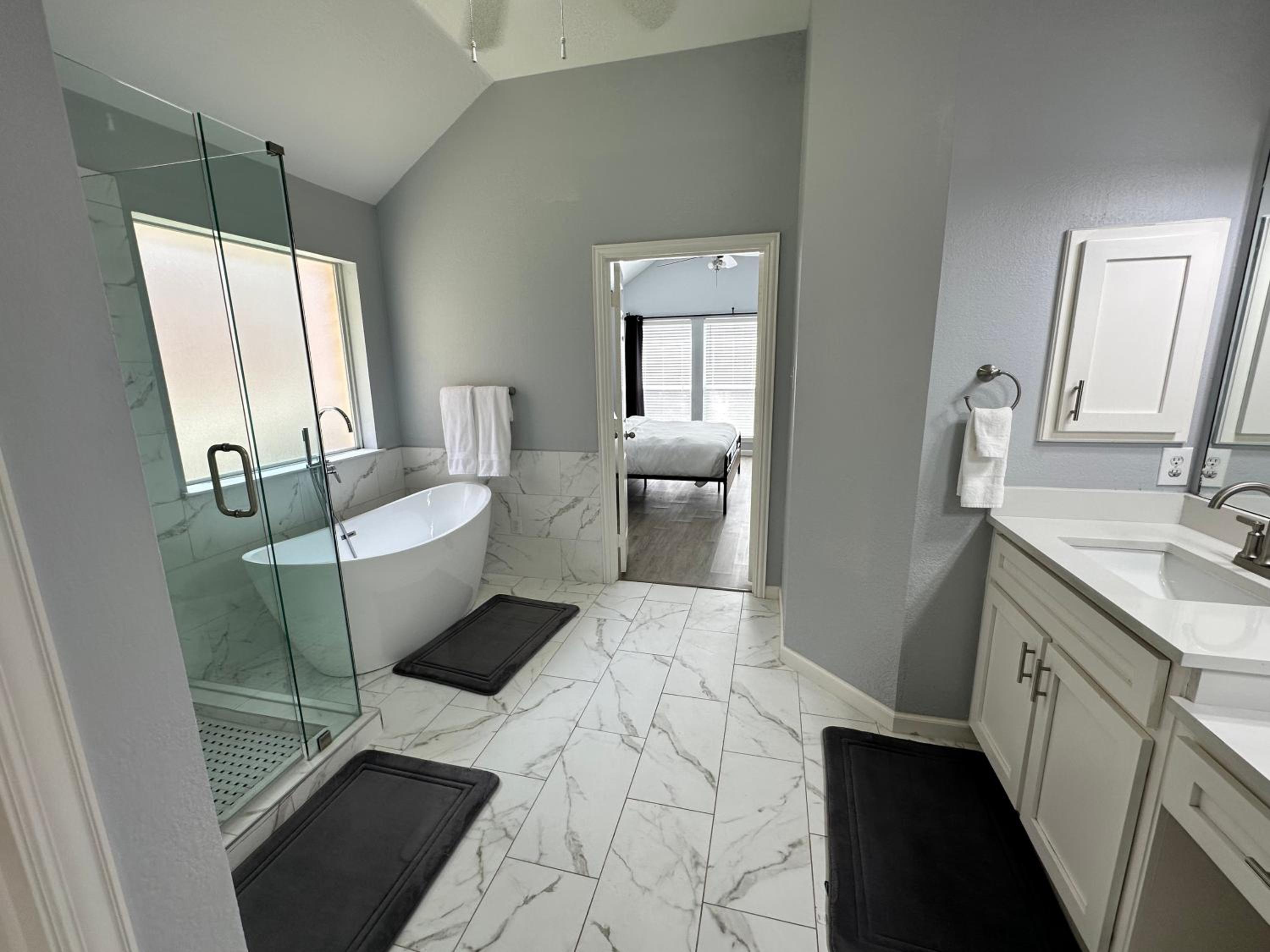 Five-Bedroom House photo 2