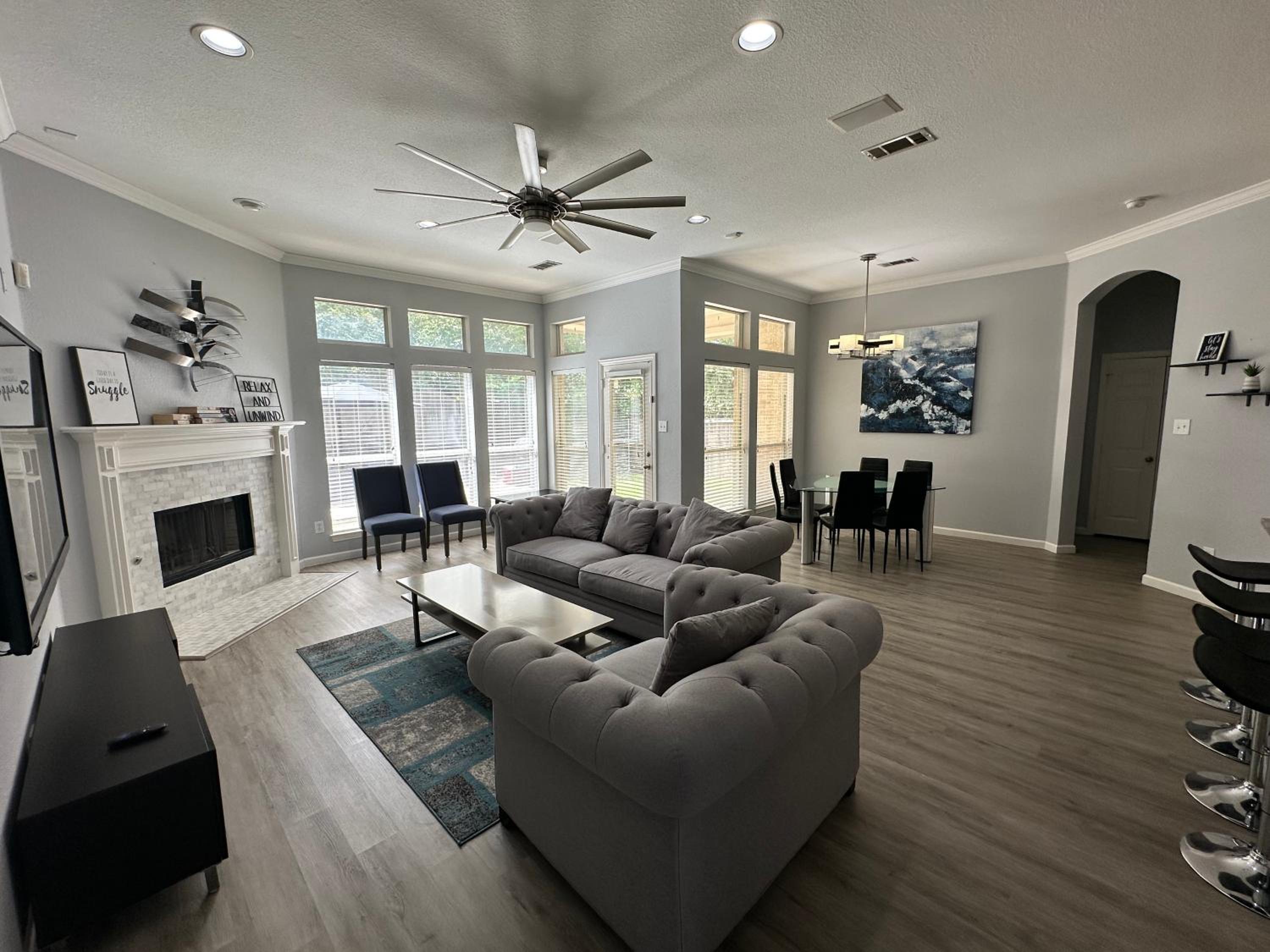Five-Bedroom House photo 1