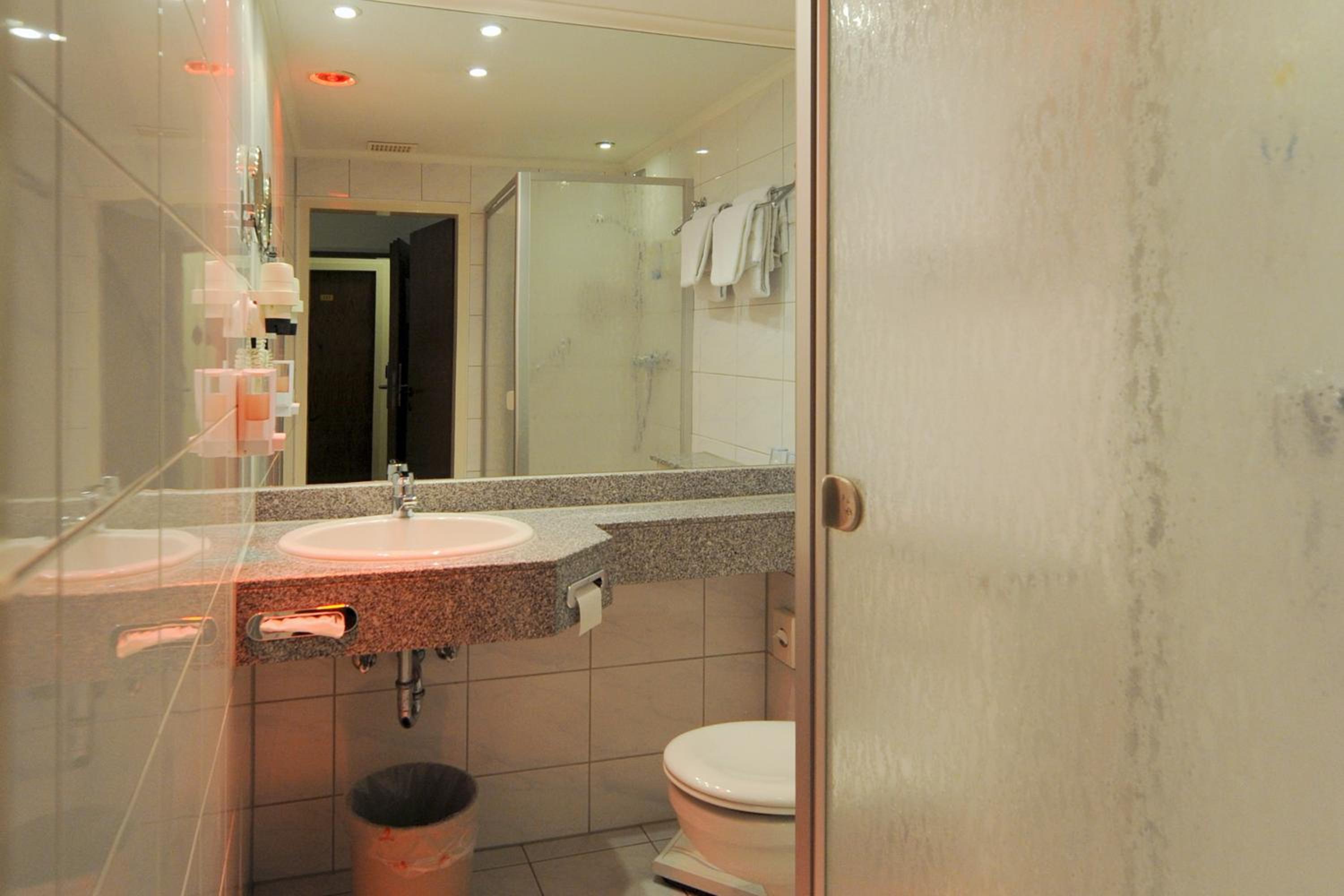 Double or Twin Room - Photo 3