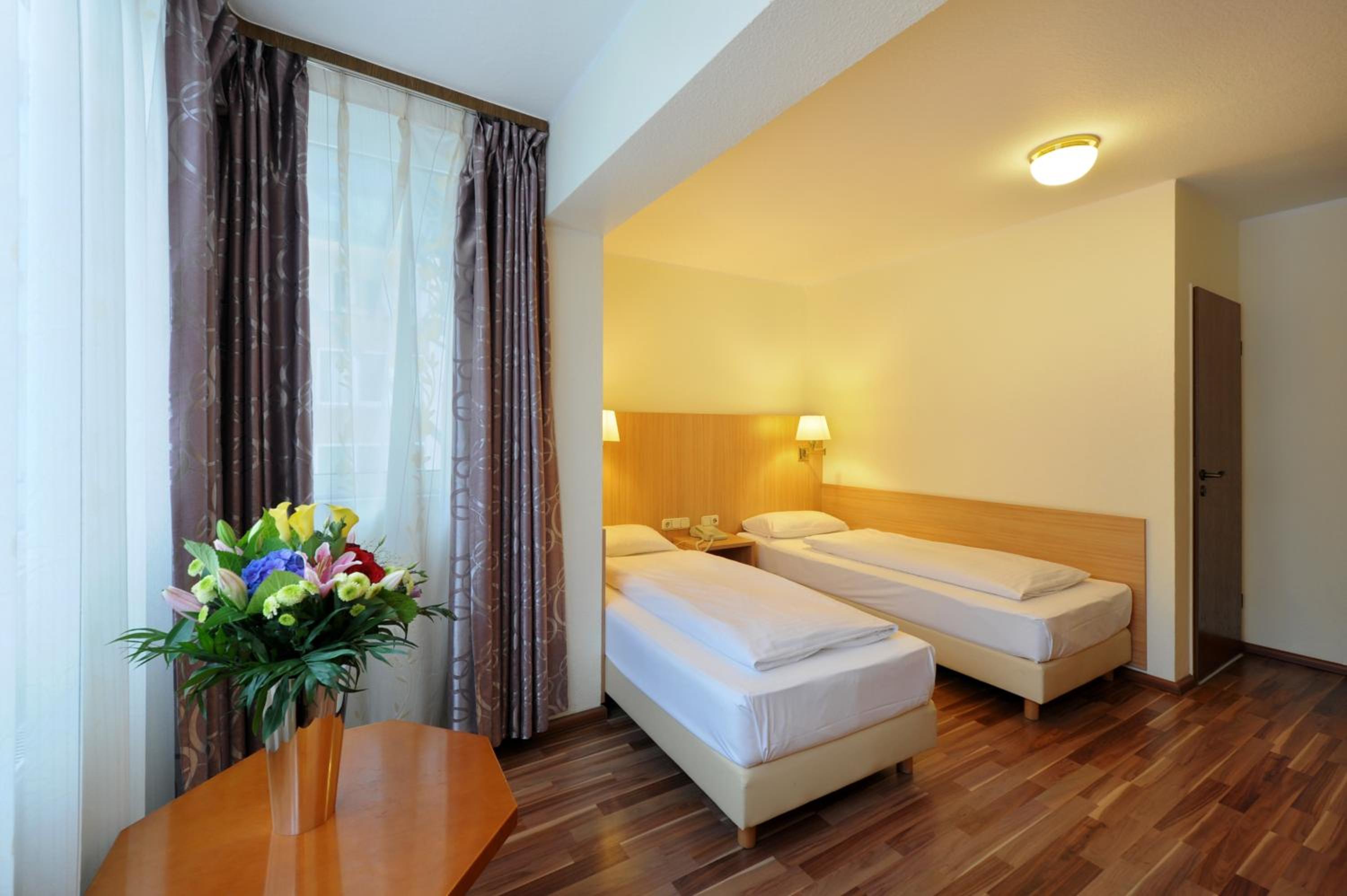 Double or Twin Room - Photo 4