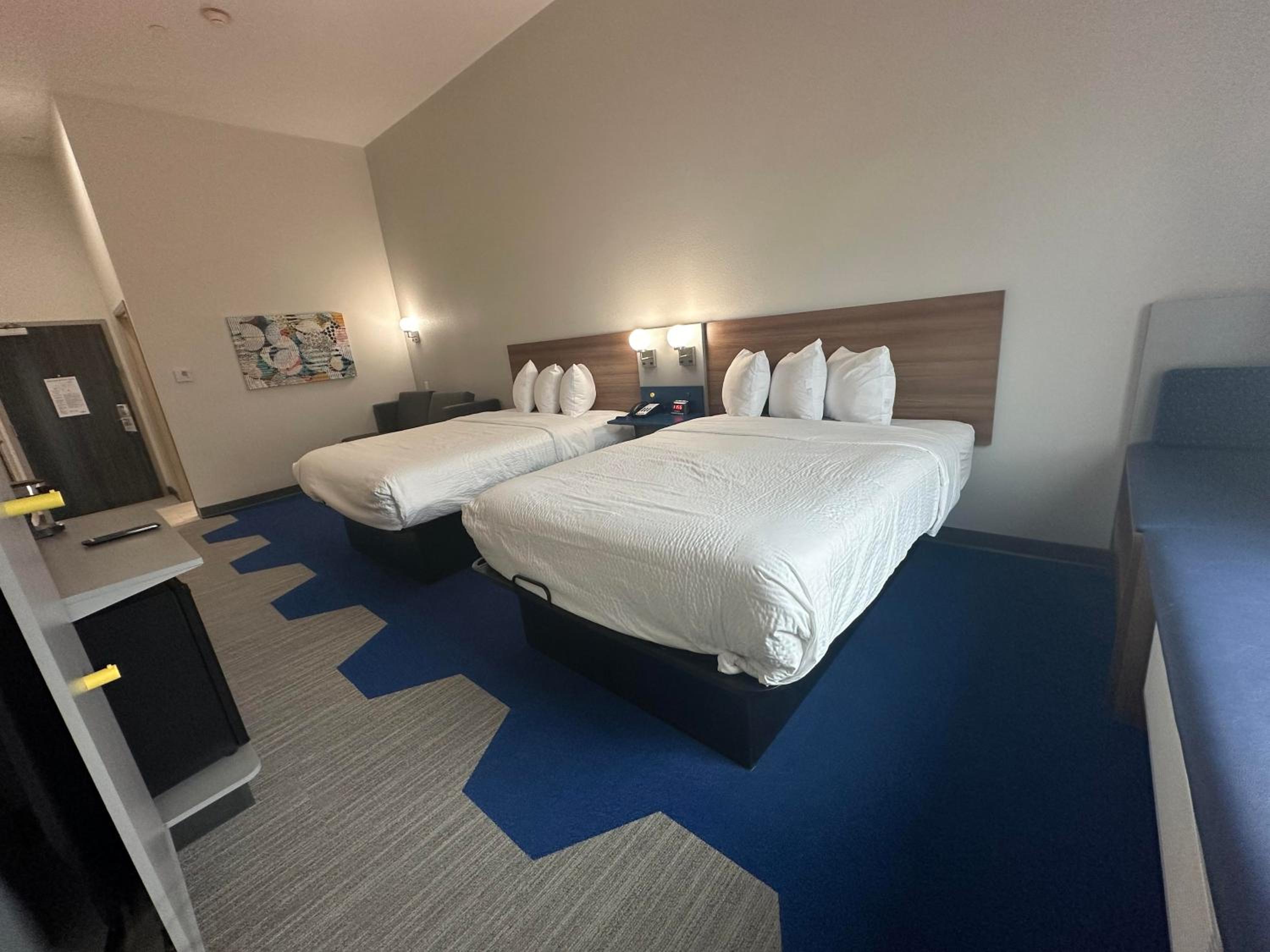 Studio Suite With Two Queen Beds - Non-Smoking - Photo 3