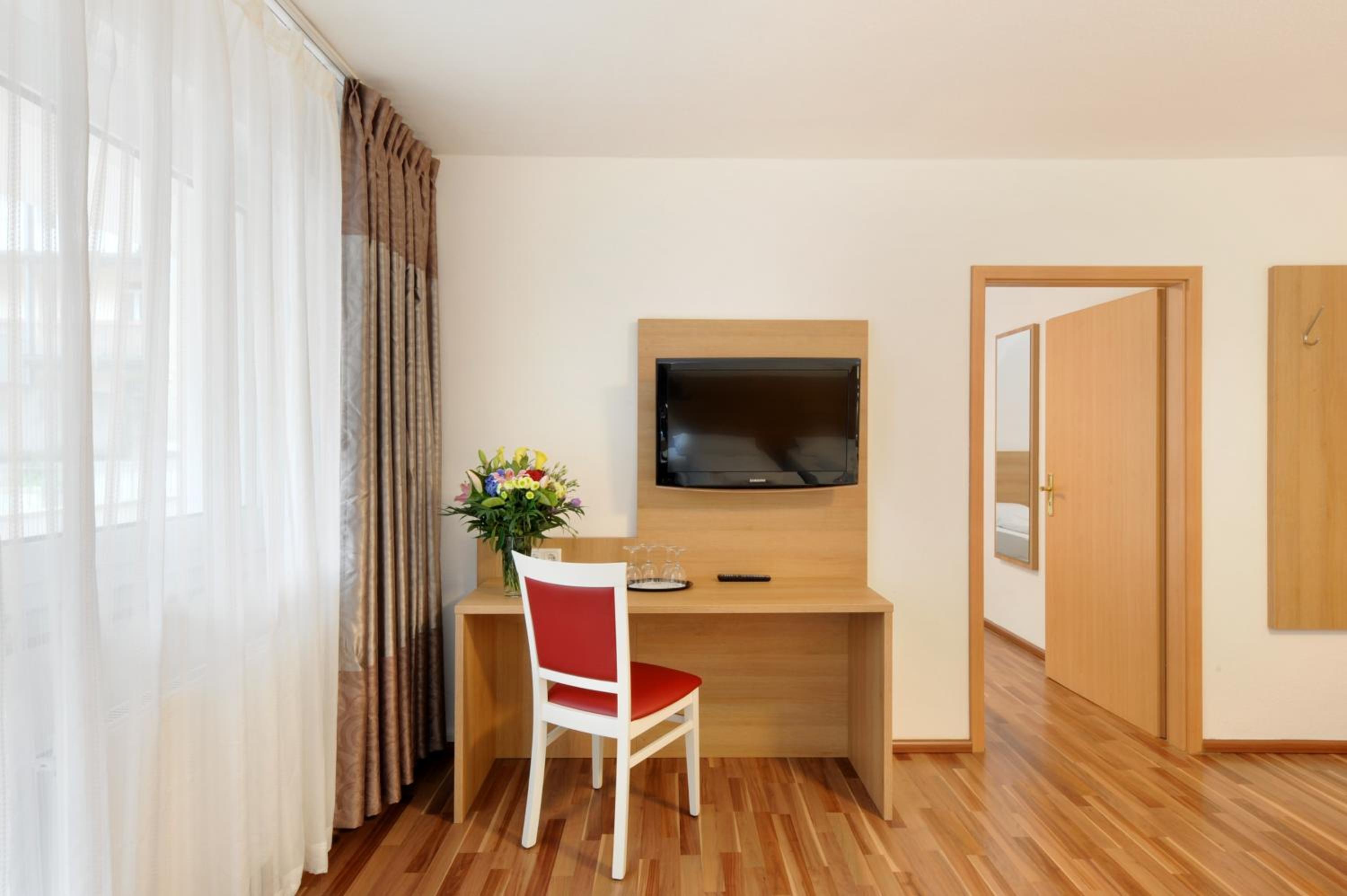 Family Room - Photo 17