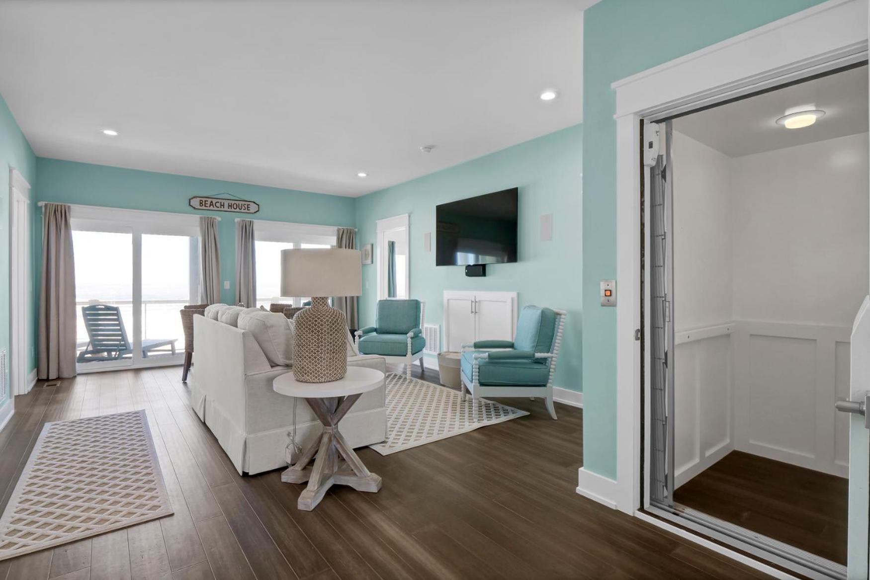 Five-Bedroom House photo 1