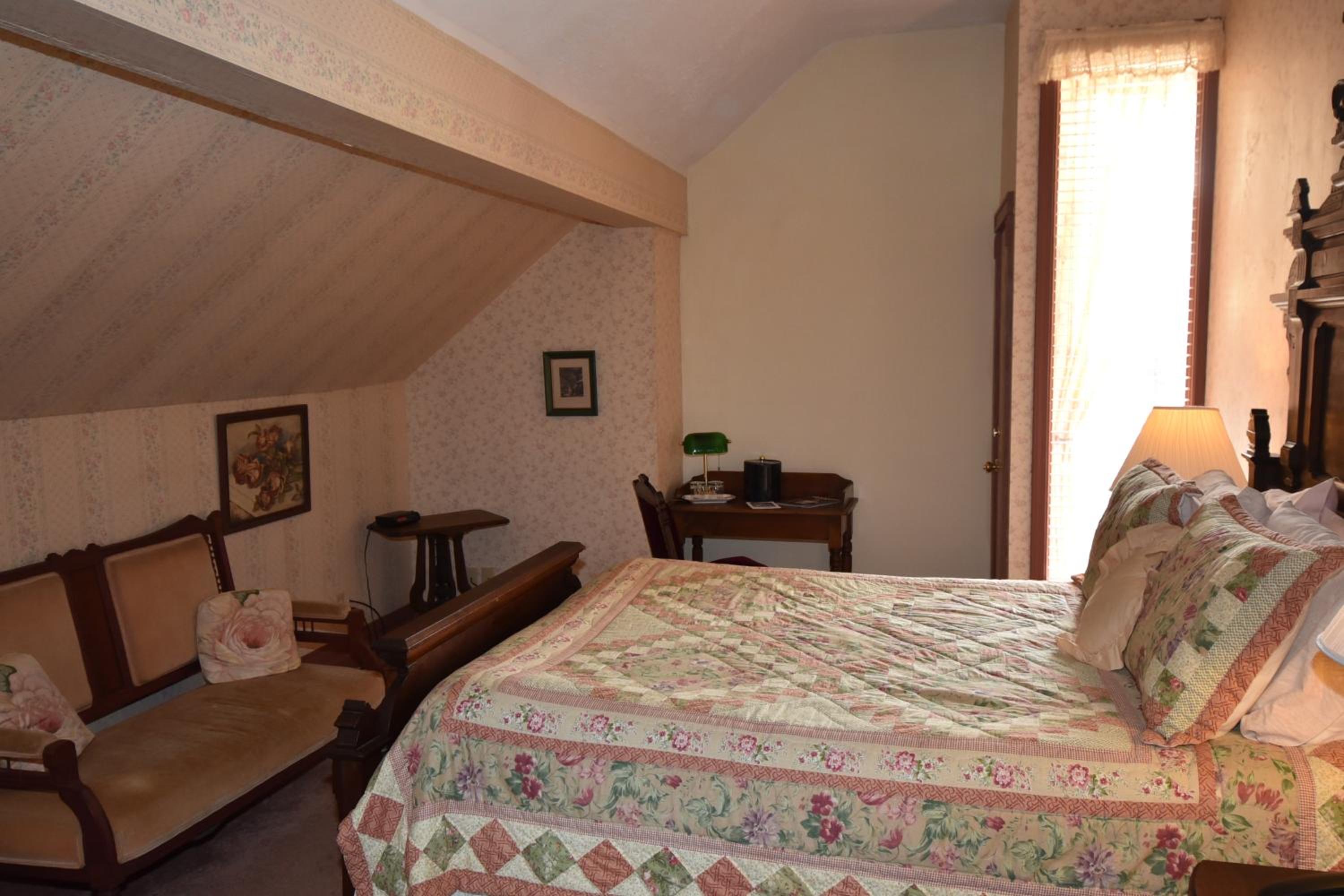 Deluxe King Room photo 3