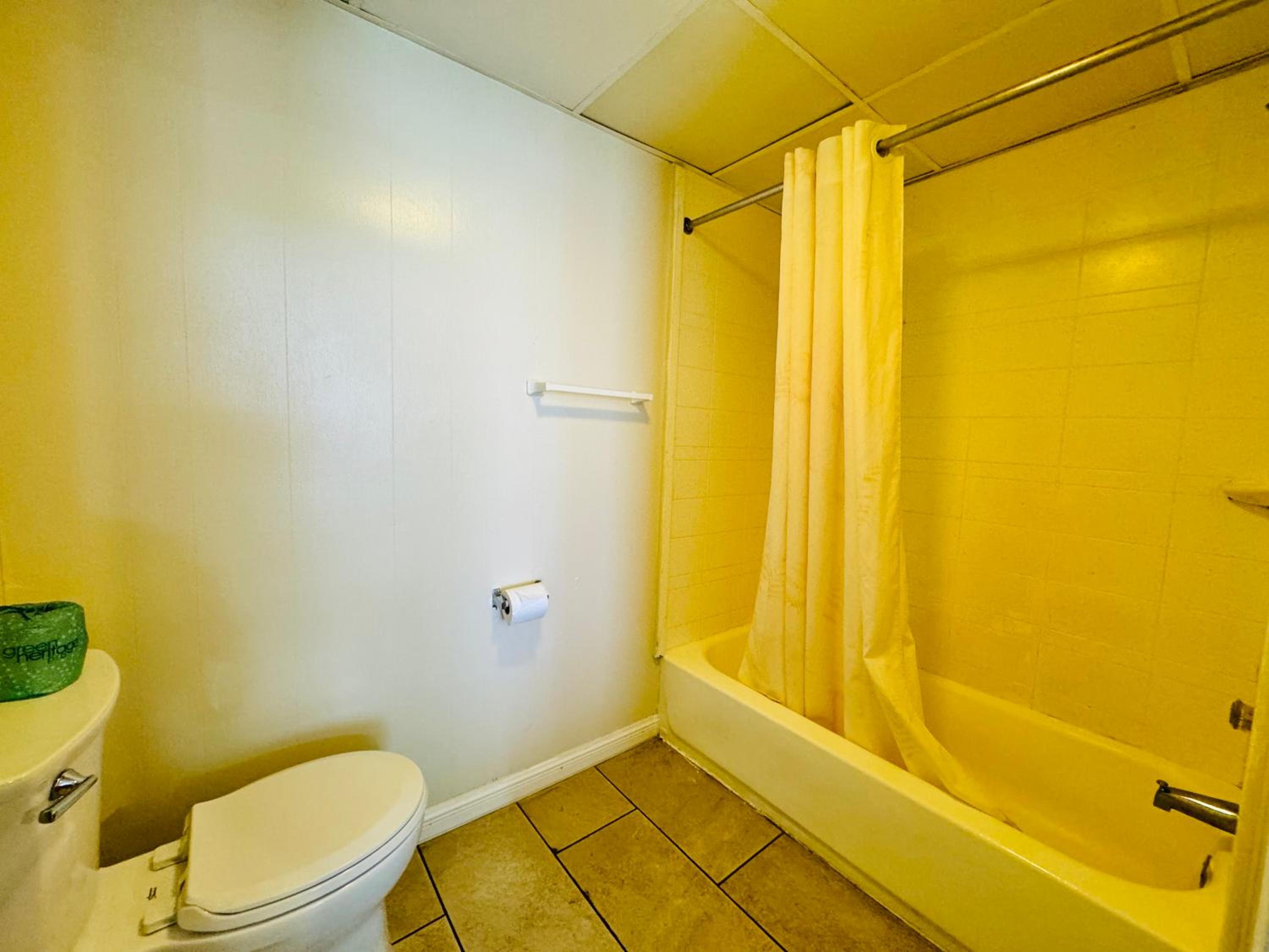 King Room with Pool View - Photo 5