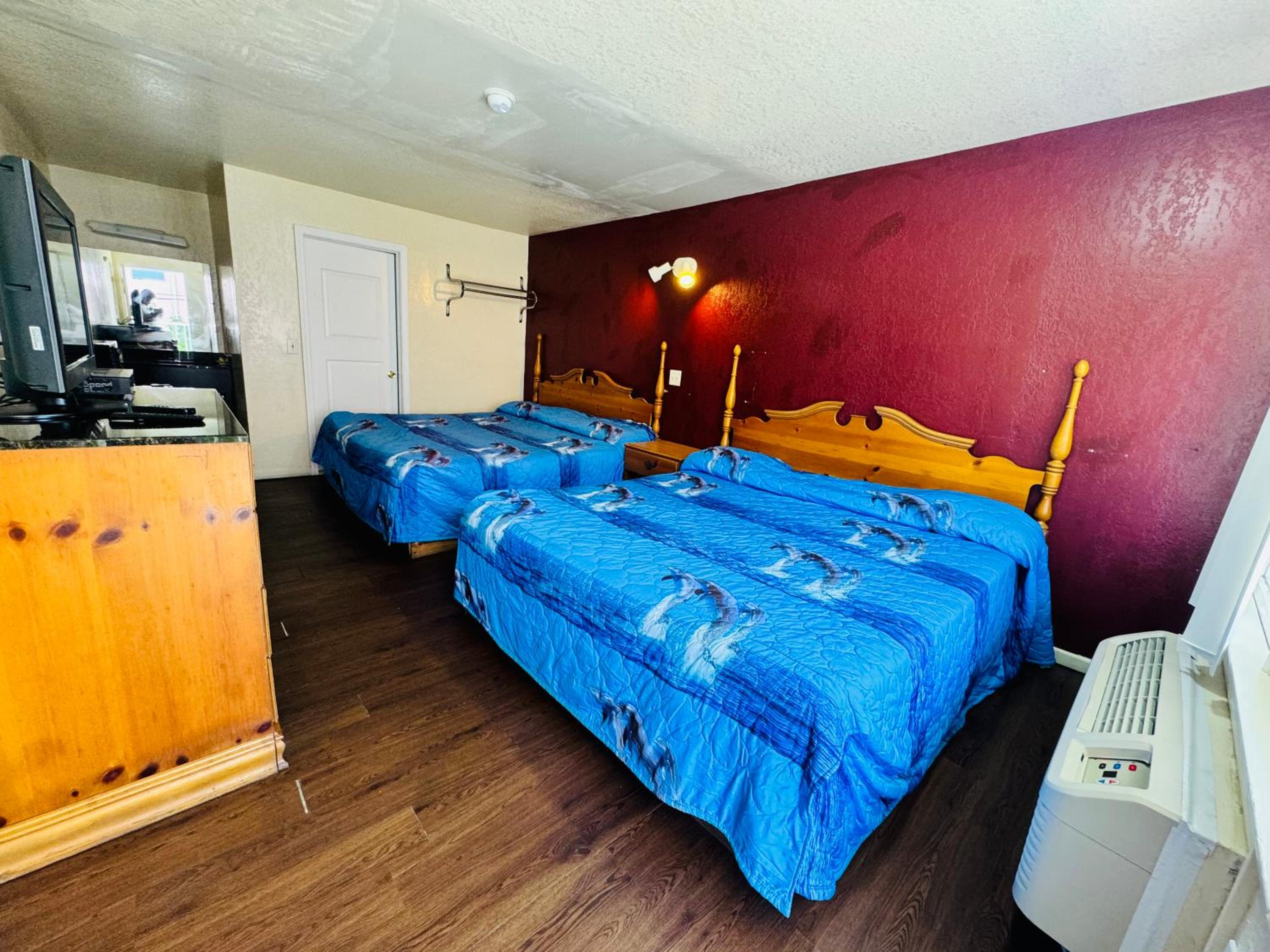 King Room with Pool View - Photo 9