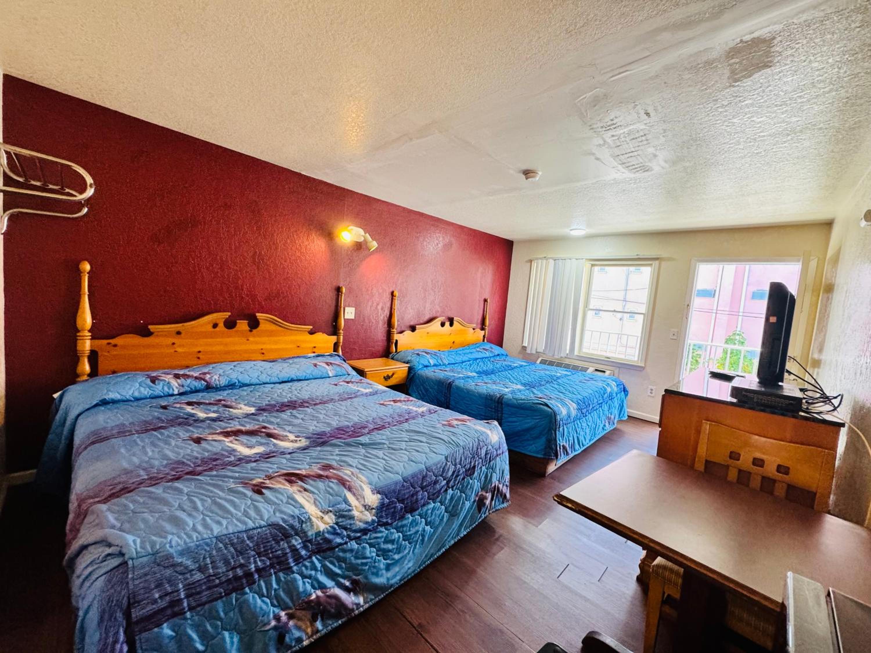 King Room with Pool View - Photo 11