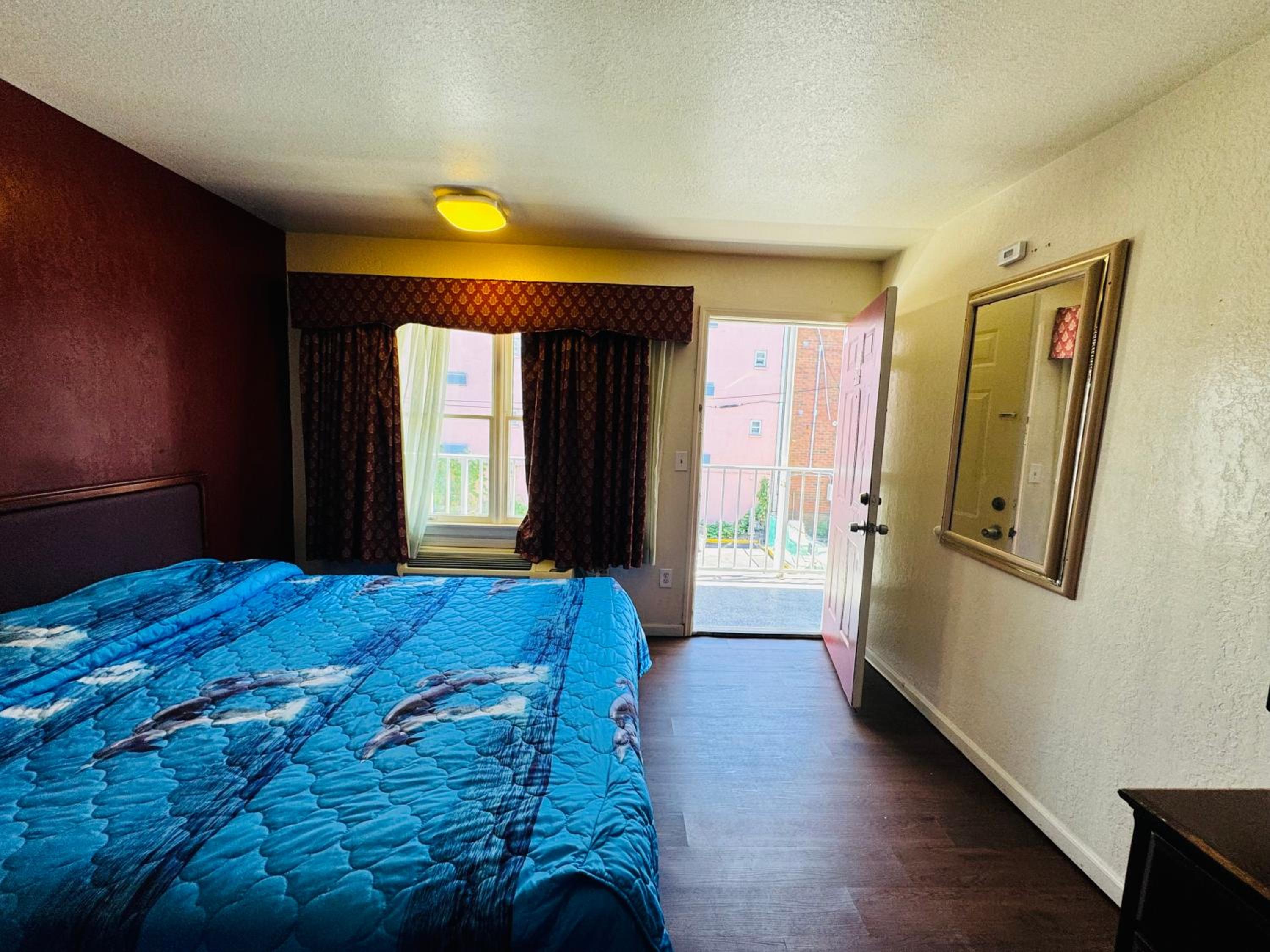 King Room with Pool View - Photo 13