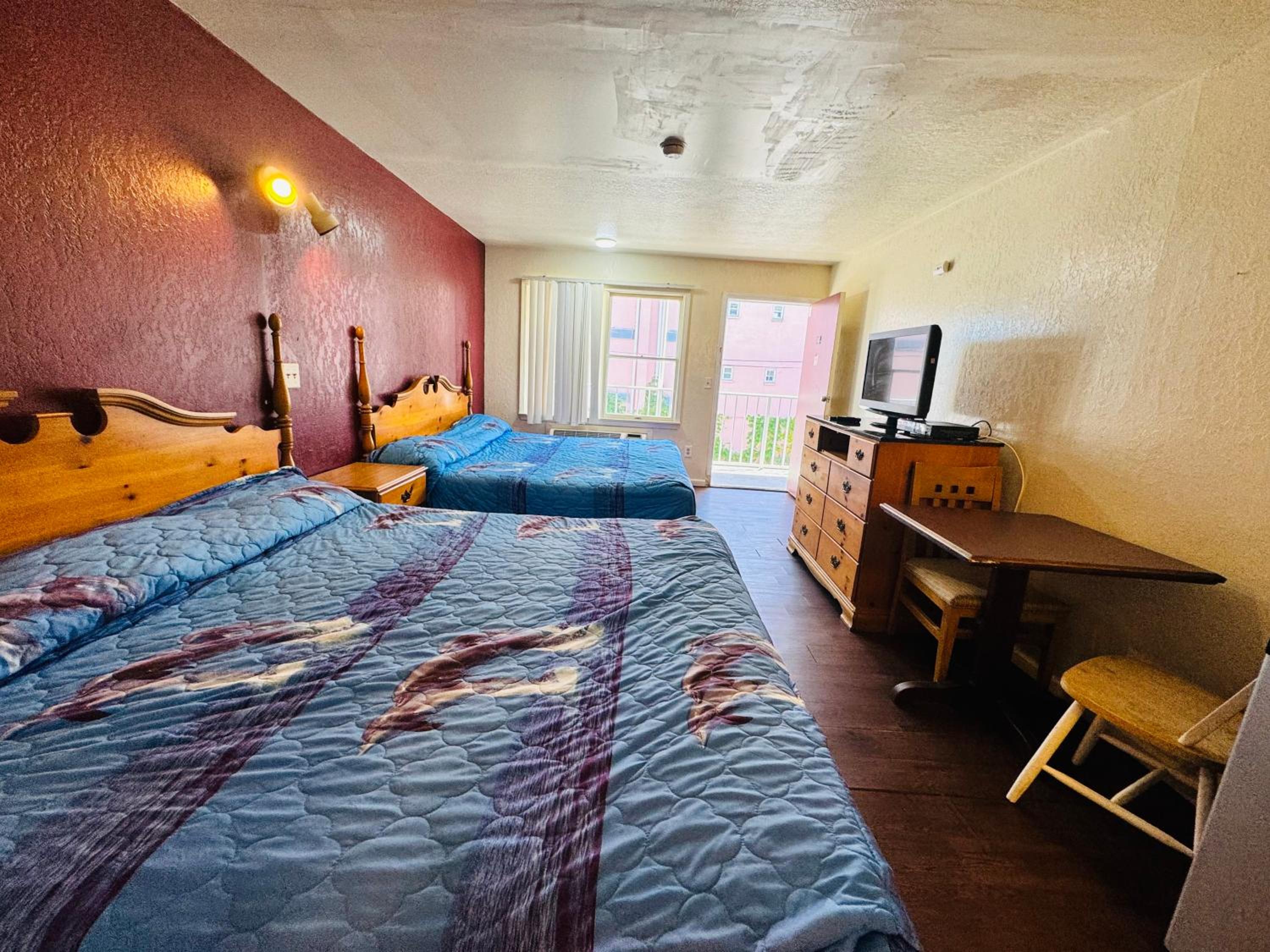 King Room with Pool View - Photo 14