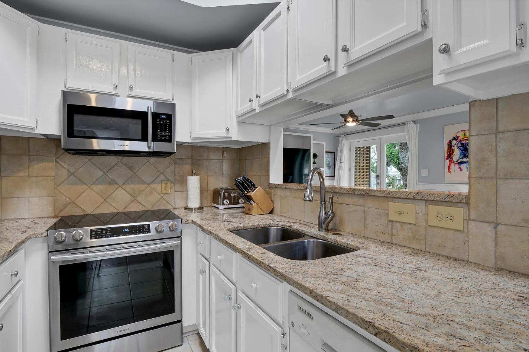 Classic One-Bedroom Apartment with King Bed photo 2