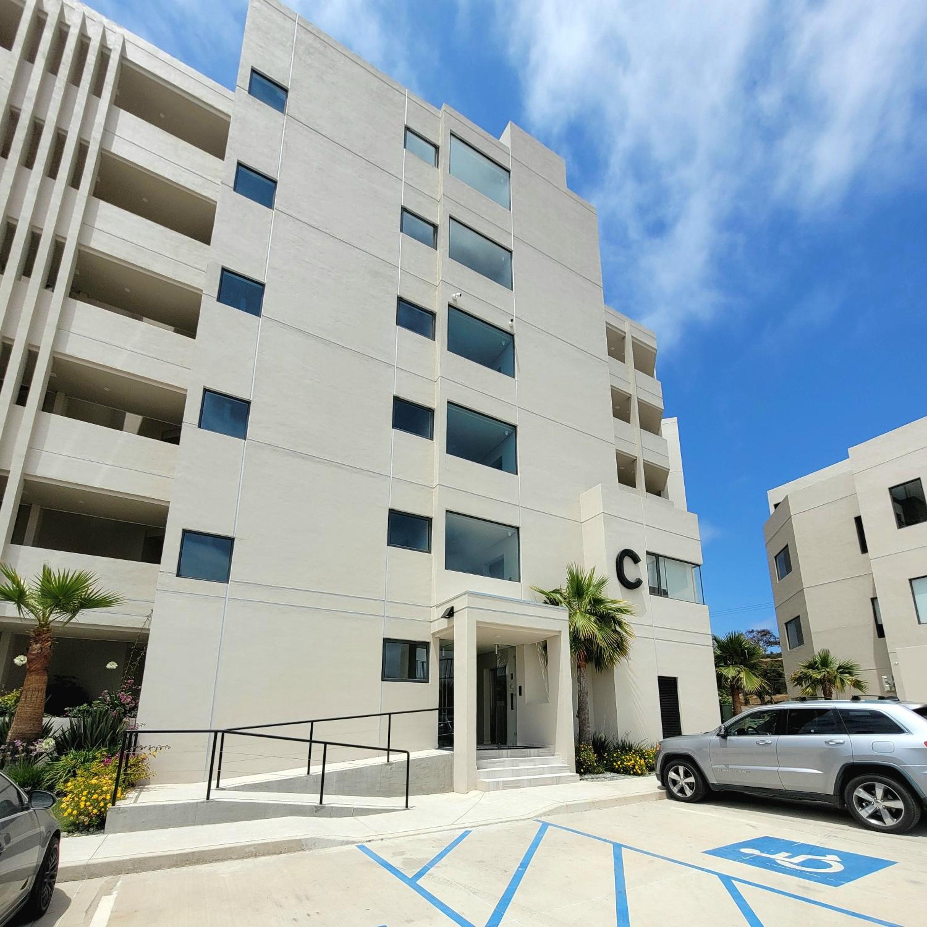 Two-Bedroom Apartment with Balcony and Sea View photo 2