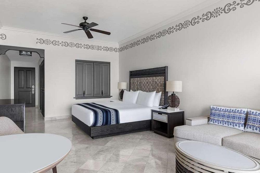 King Suite with Ocean View photo 2
