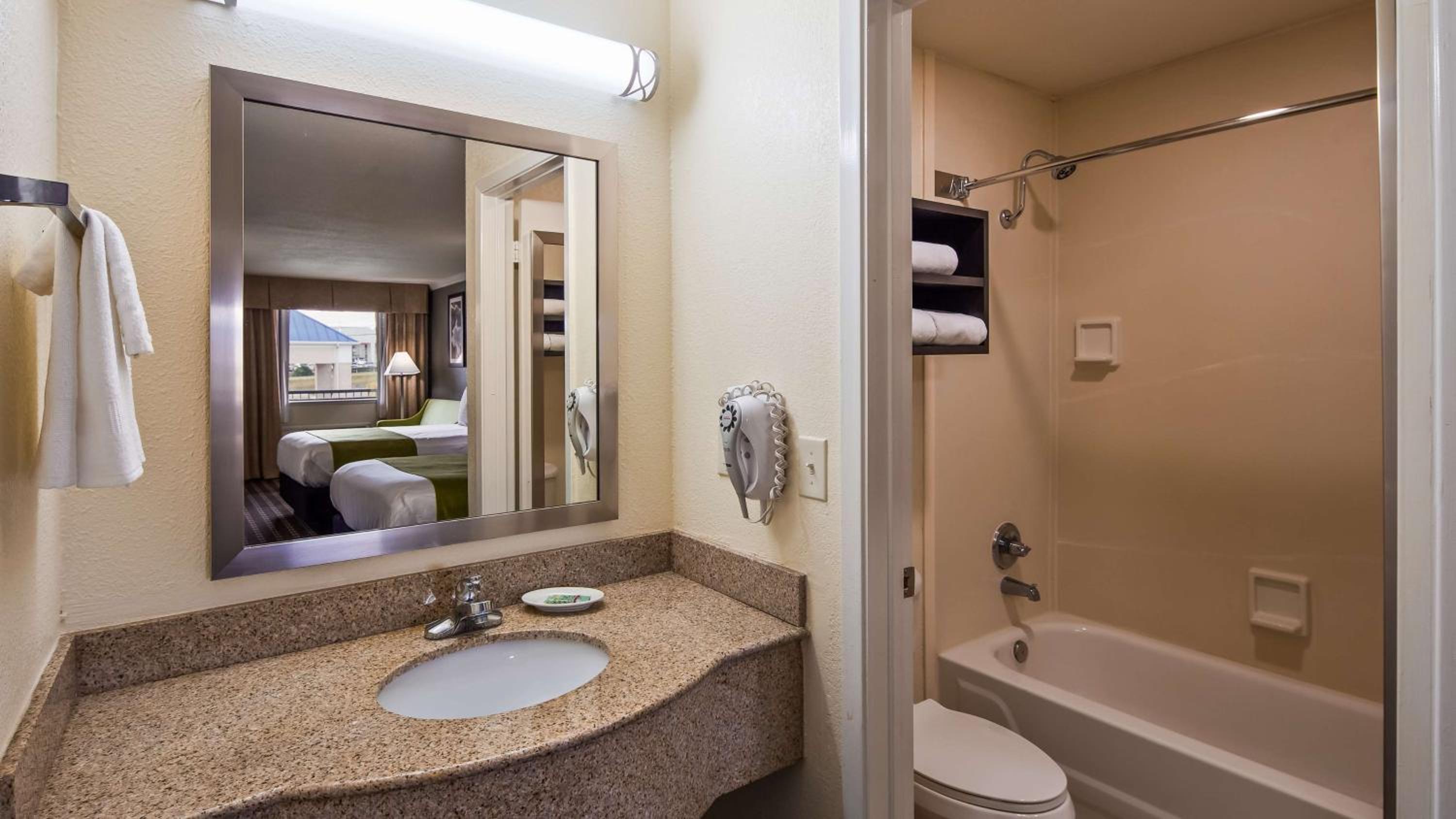 King Suite - Photo 2