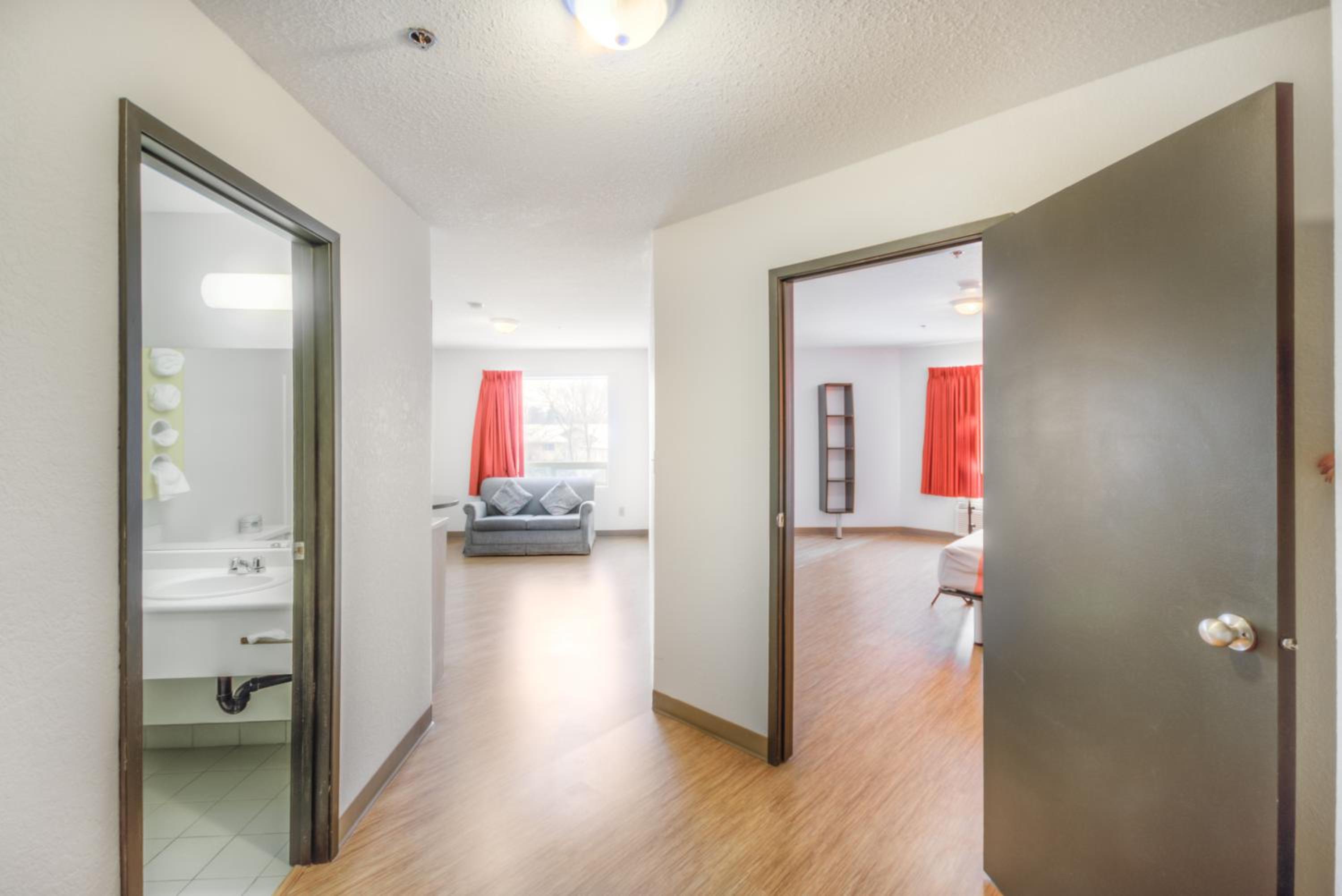 King Suite with Spa Bath - Non-Smoking