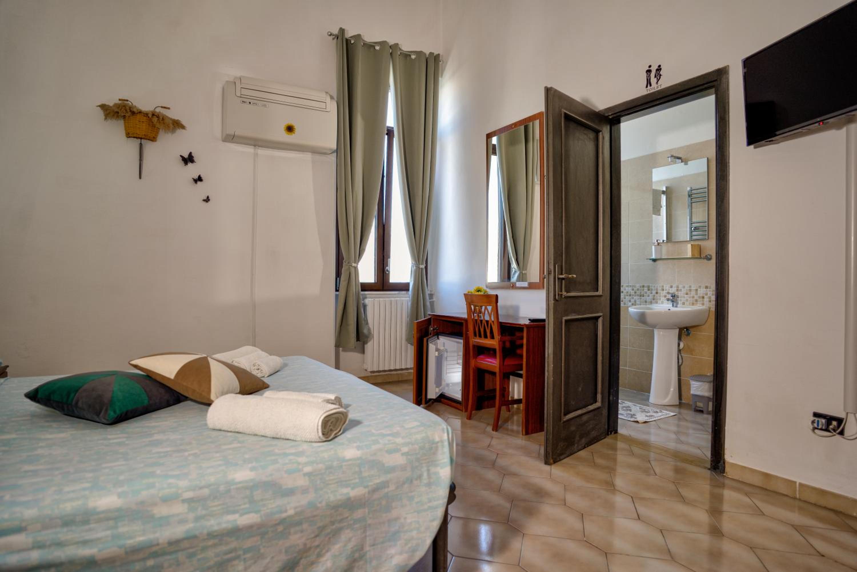 Double Room with Private Bathroom photo 1