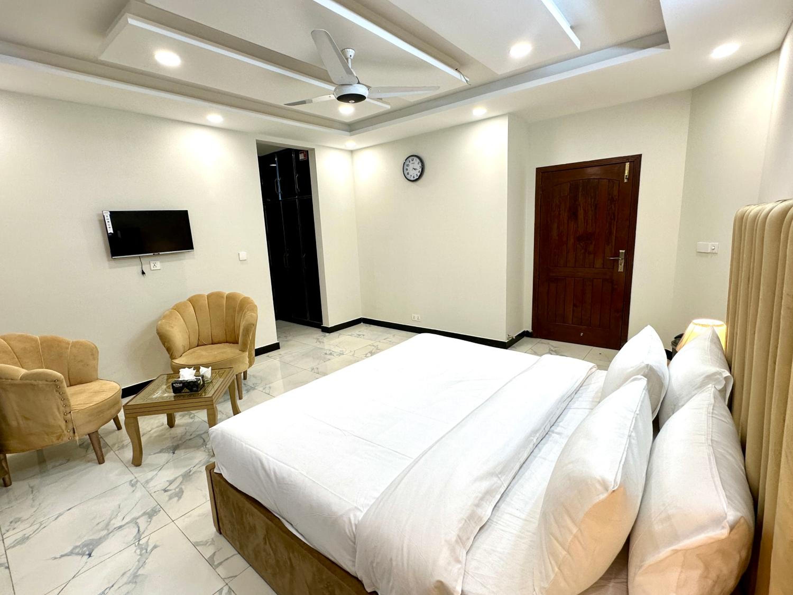 Deluxe Double Room photo 2