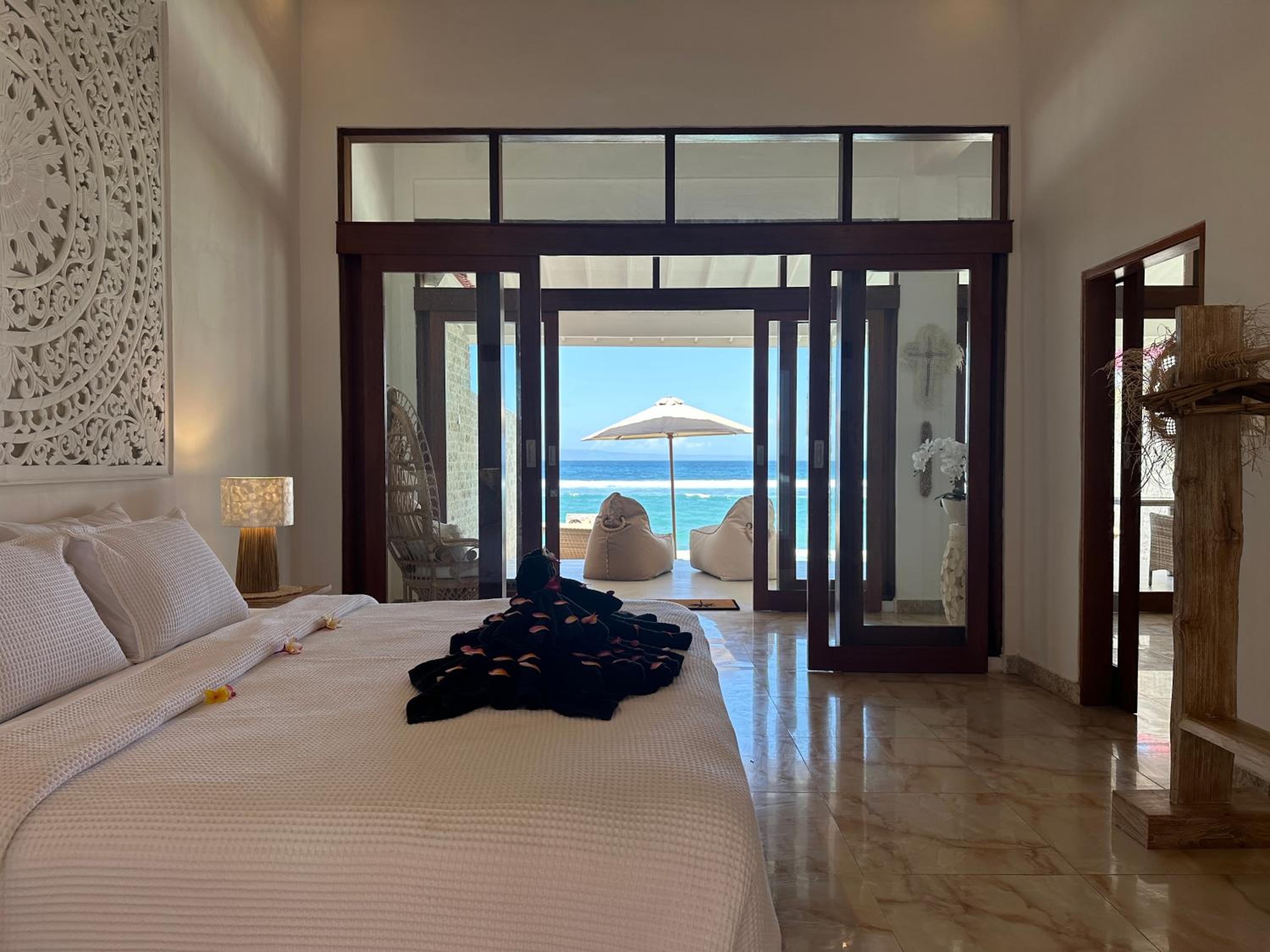 Villa - Beach Front