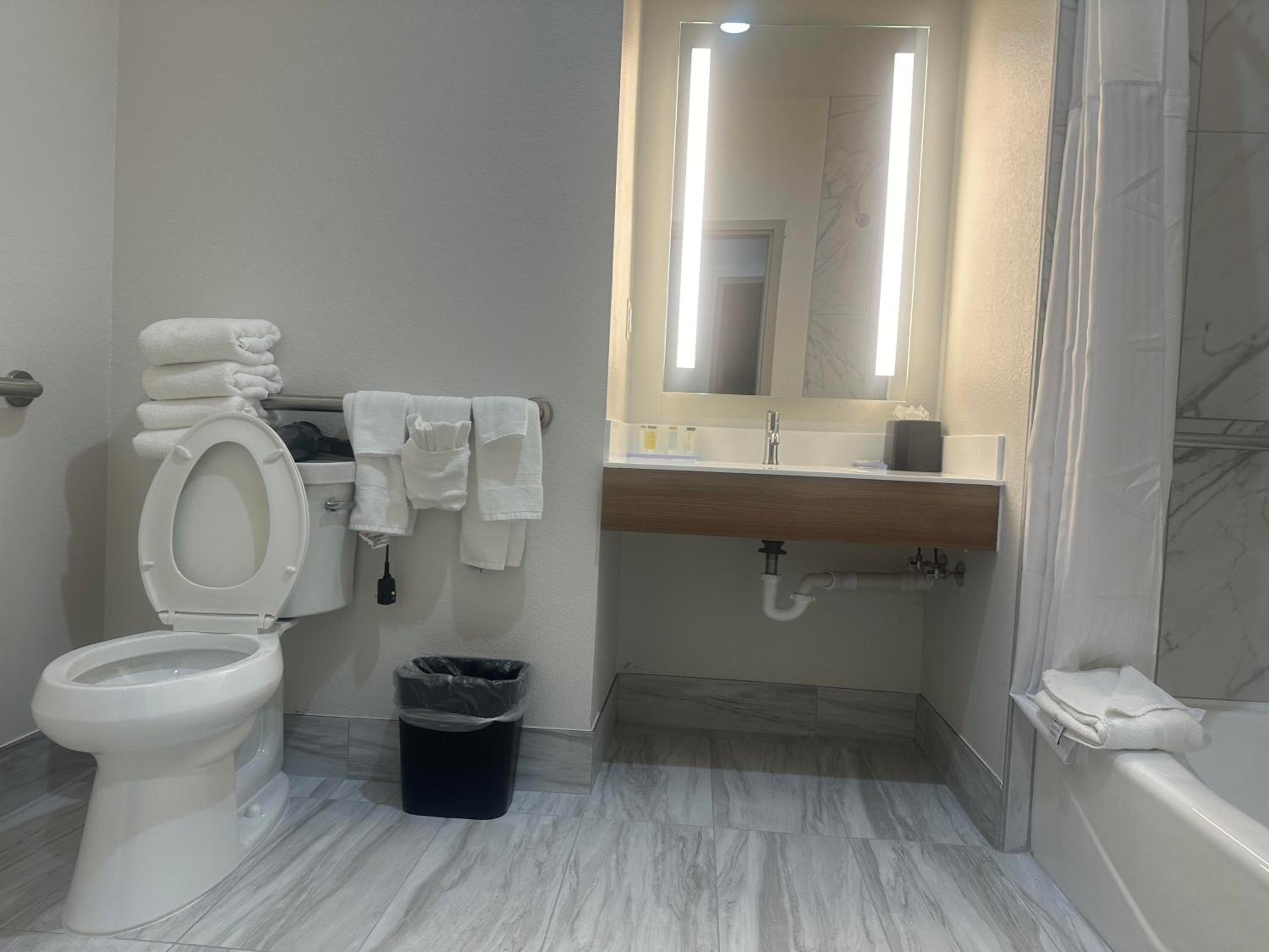 King Room with Tub and Grab Bars - Mobility/Hearing Accessible - Non-Smoking - Photo 2