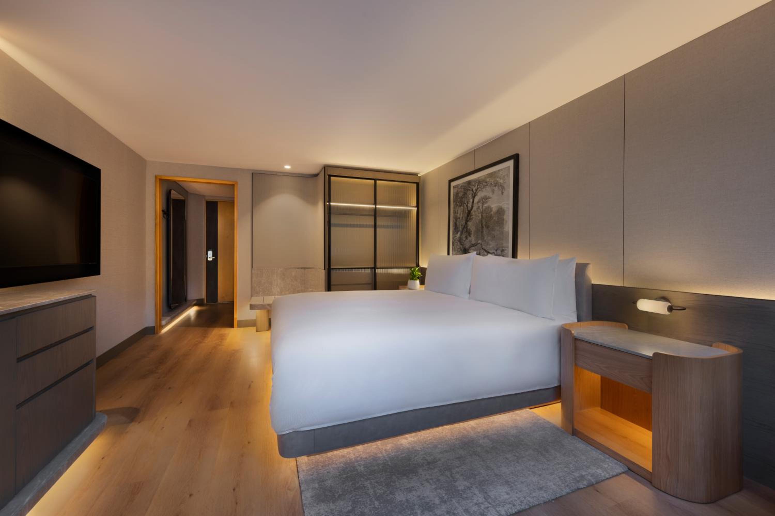 Deluxe King Room - Photo 4