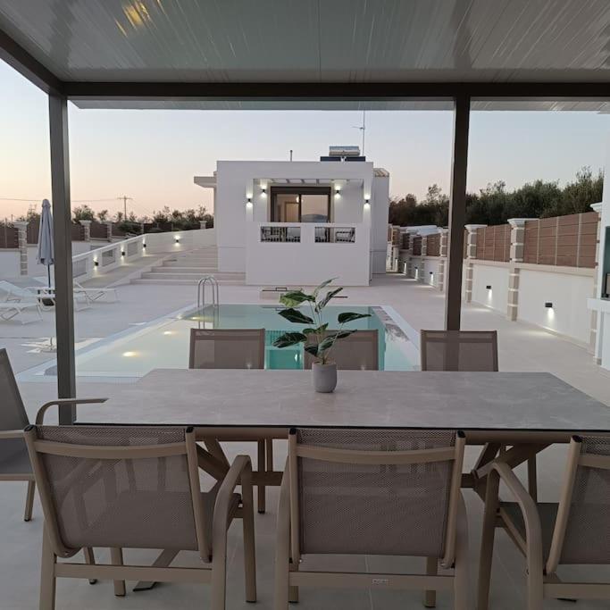 Villa with Private Pool photo 2