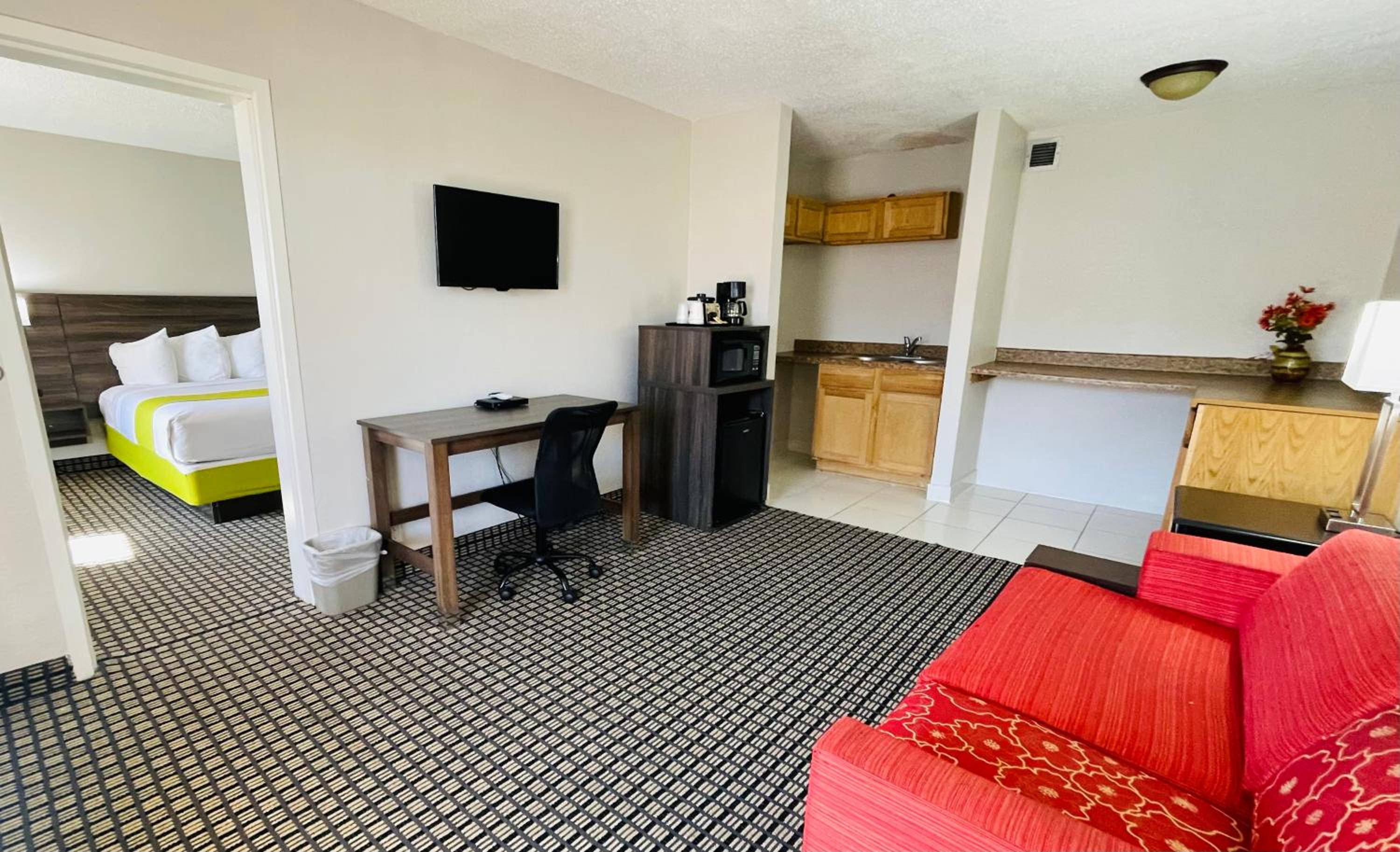 One-Bedroom Queen Suite - Non-Smoking photo 3