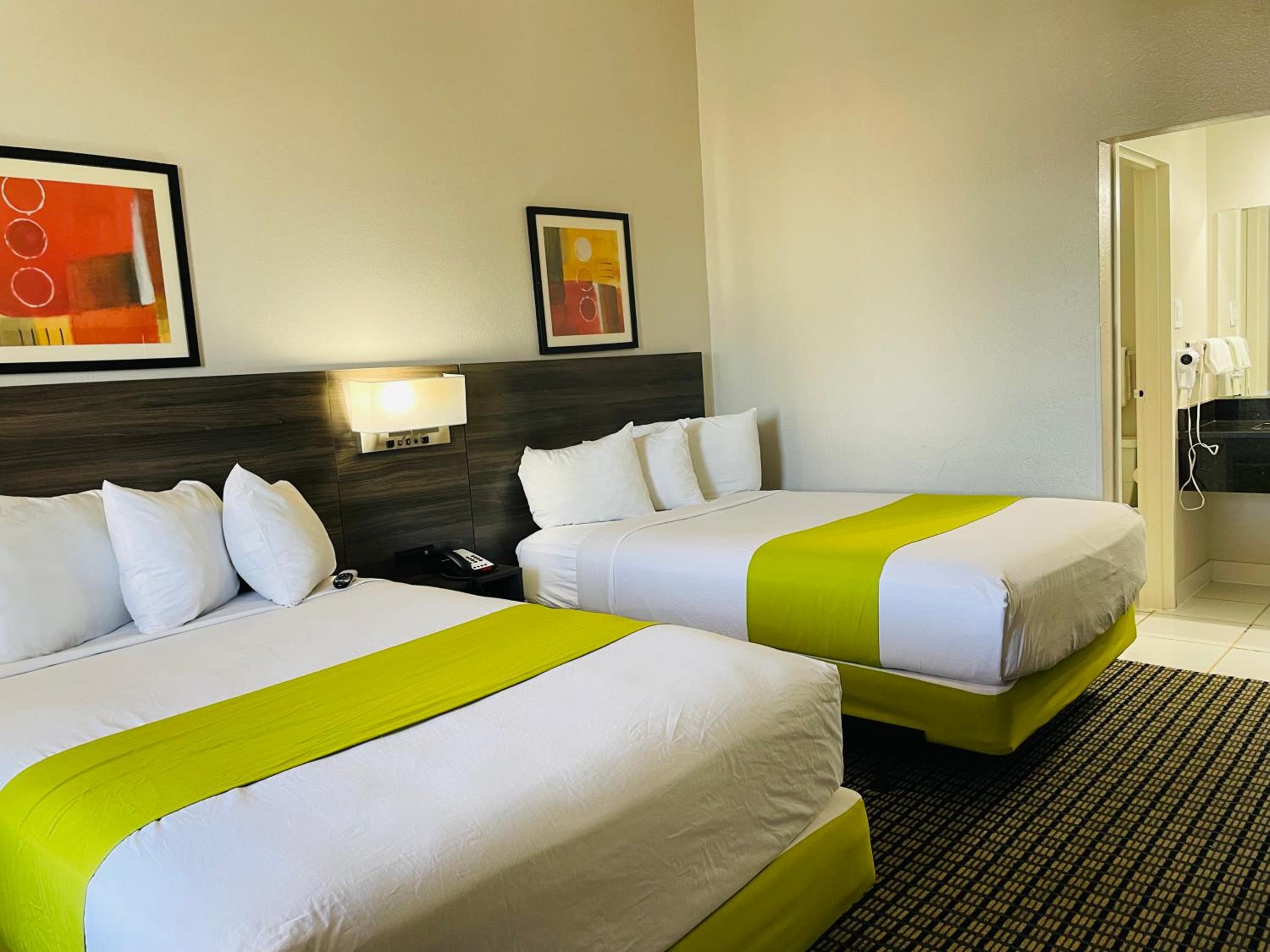 Double Room With Two Double Beds - Accessible/Non-Smoking photo 1