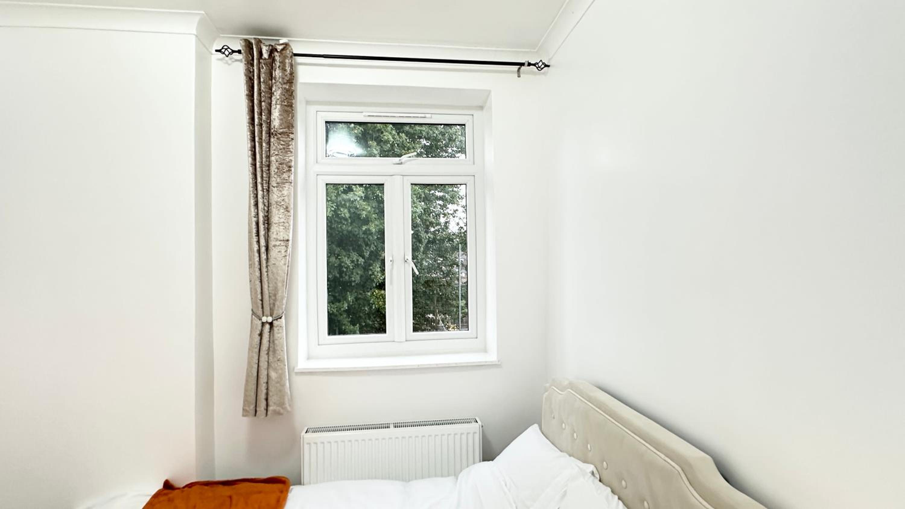 Double Room with Shared Bathroom photo 2