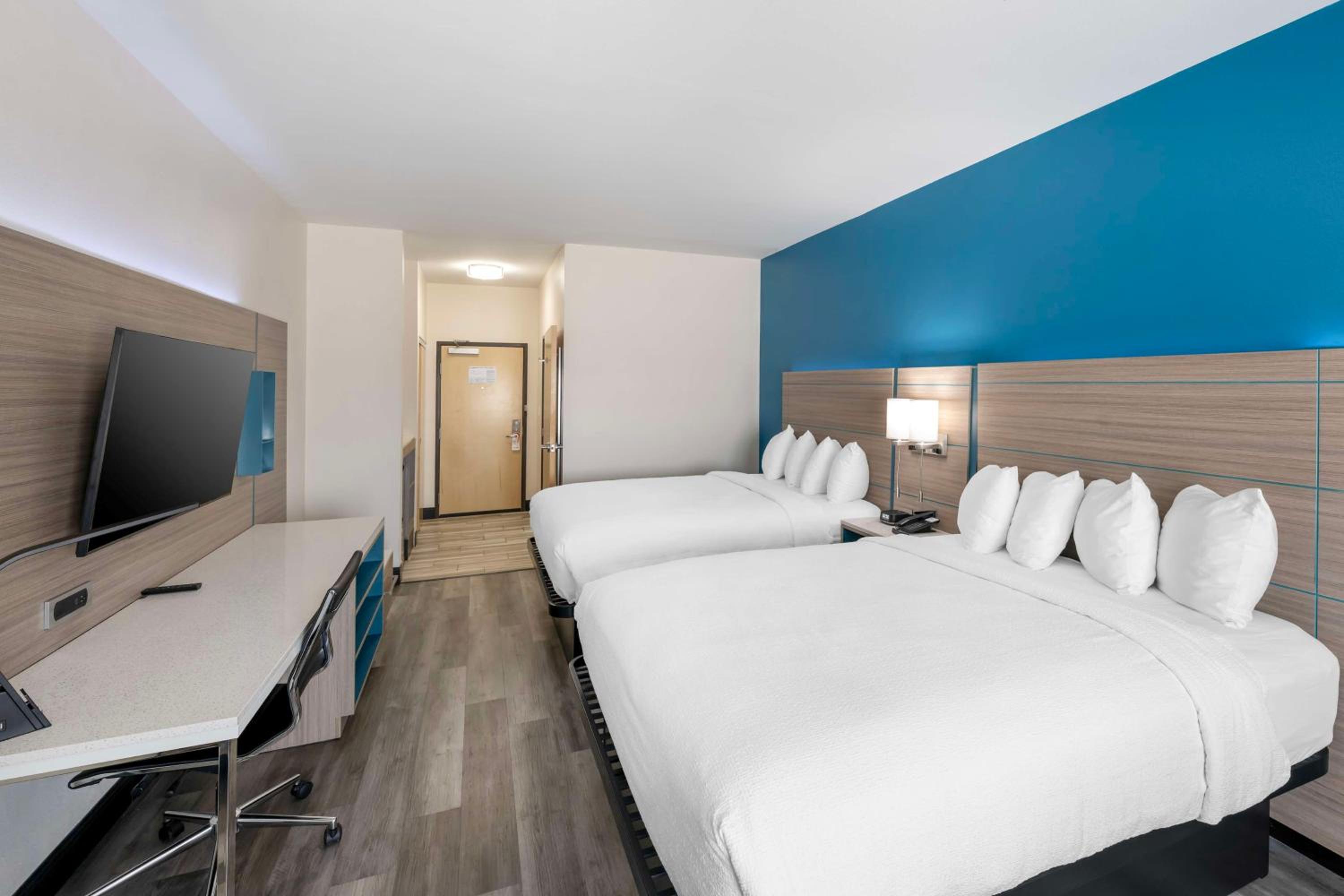 Queen Room with Two Queen Beds with Kitchen - Photo 1