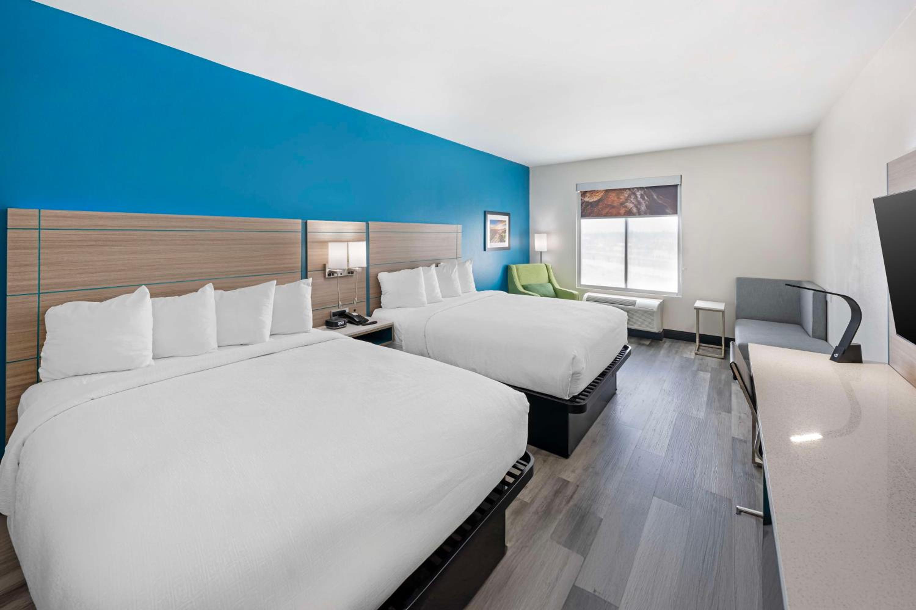 Queen Room with Two Queen Beds with Kitchen - Photo 3