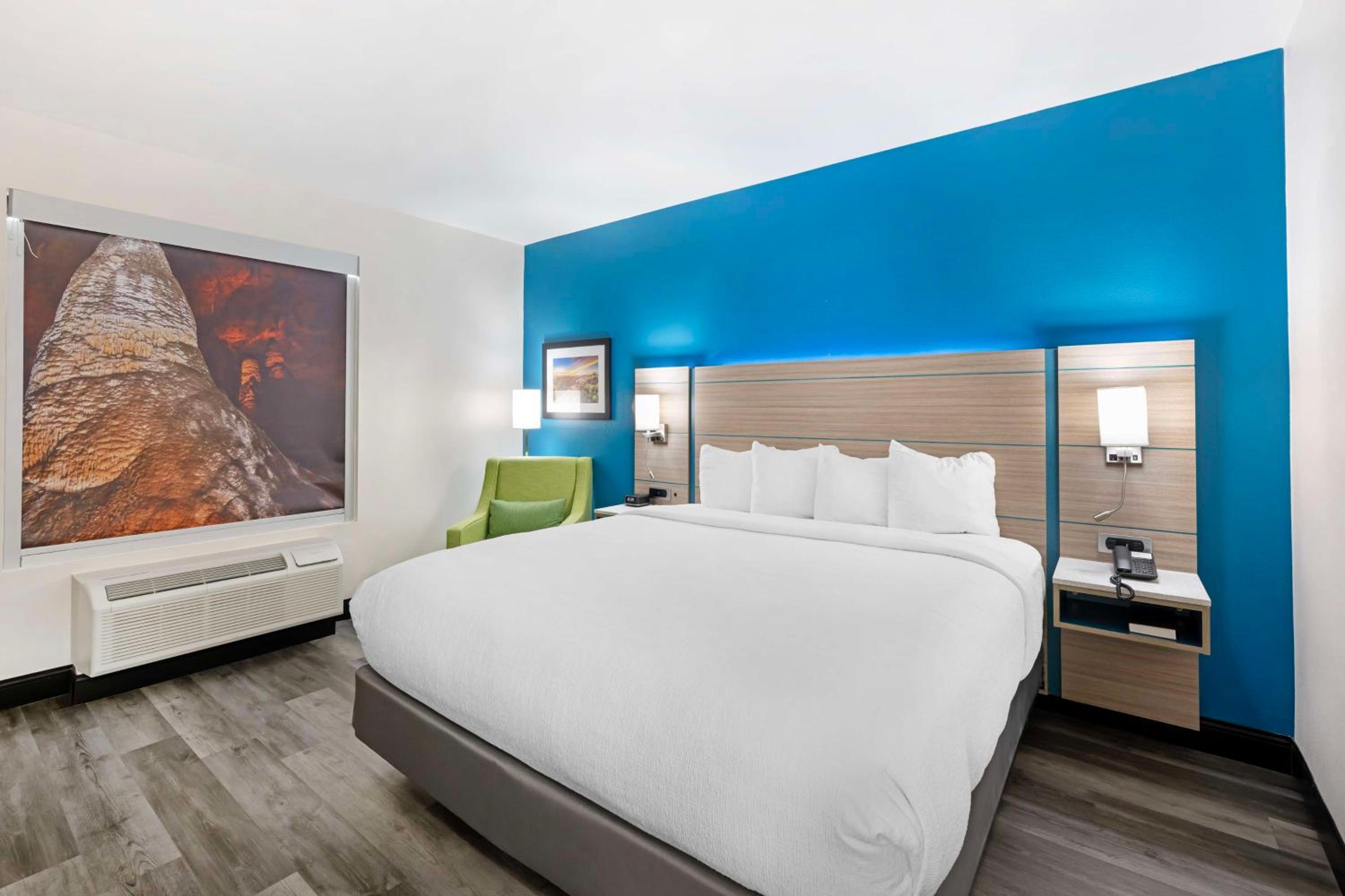King Room - Disability Access - Poolside - Photo 1