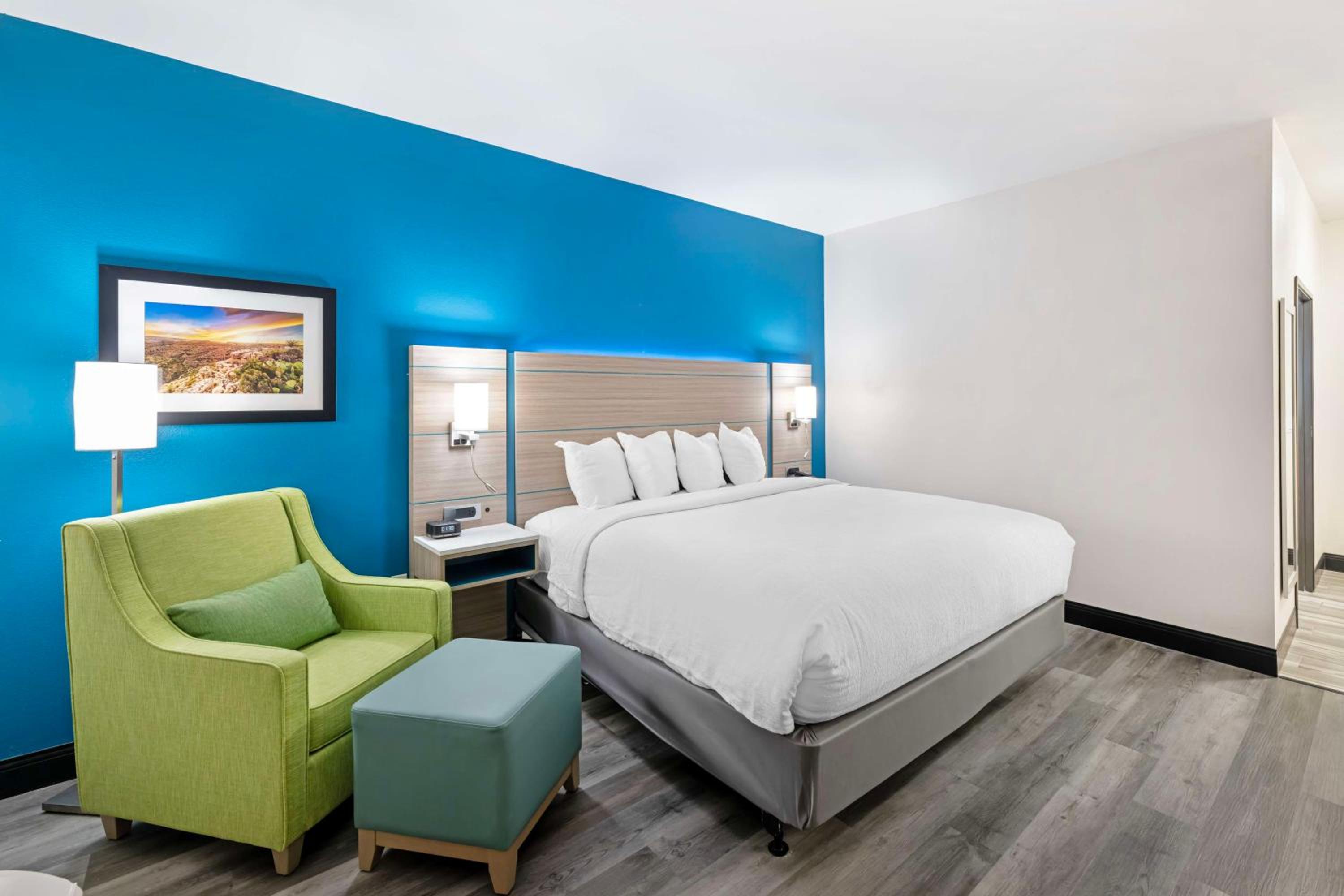King Room - Disability Access - Poolside - Photo 2