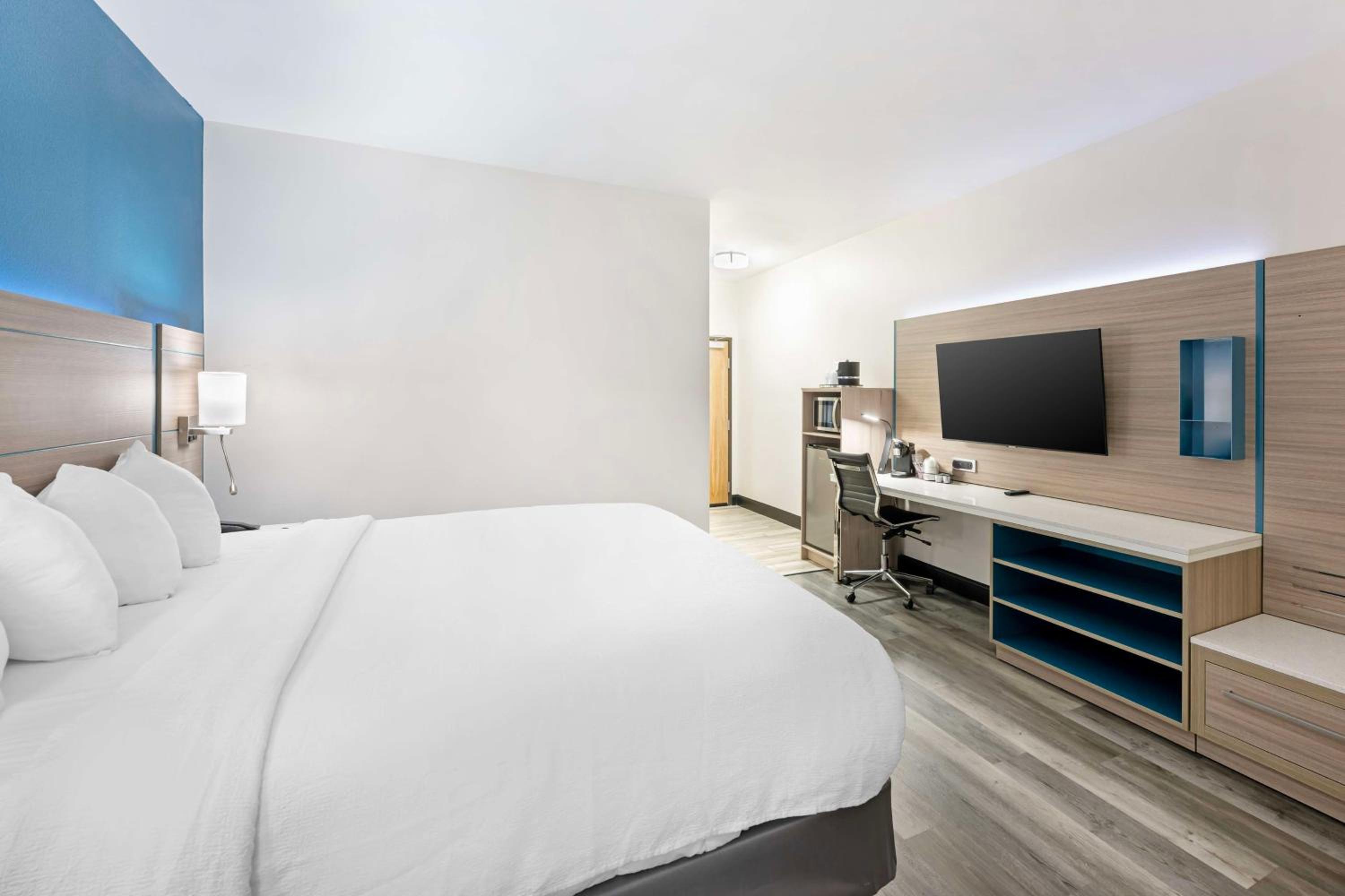 King Room - Disability Access - Poolside - Photo 4